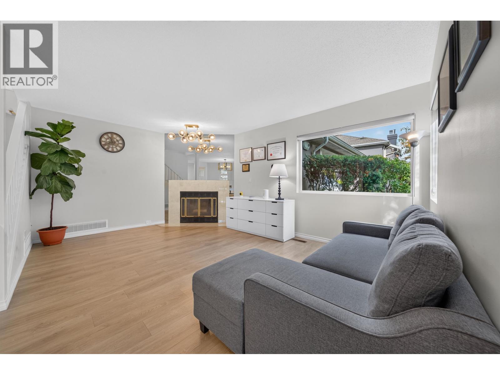 6 5111 Maple Road Property Photo 5