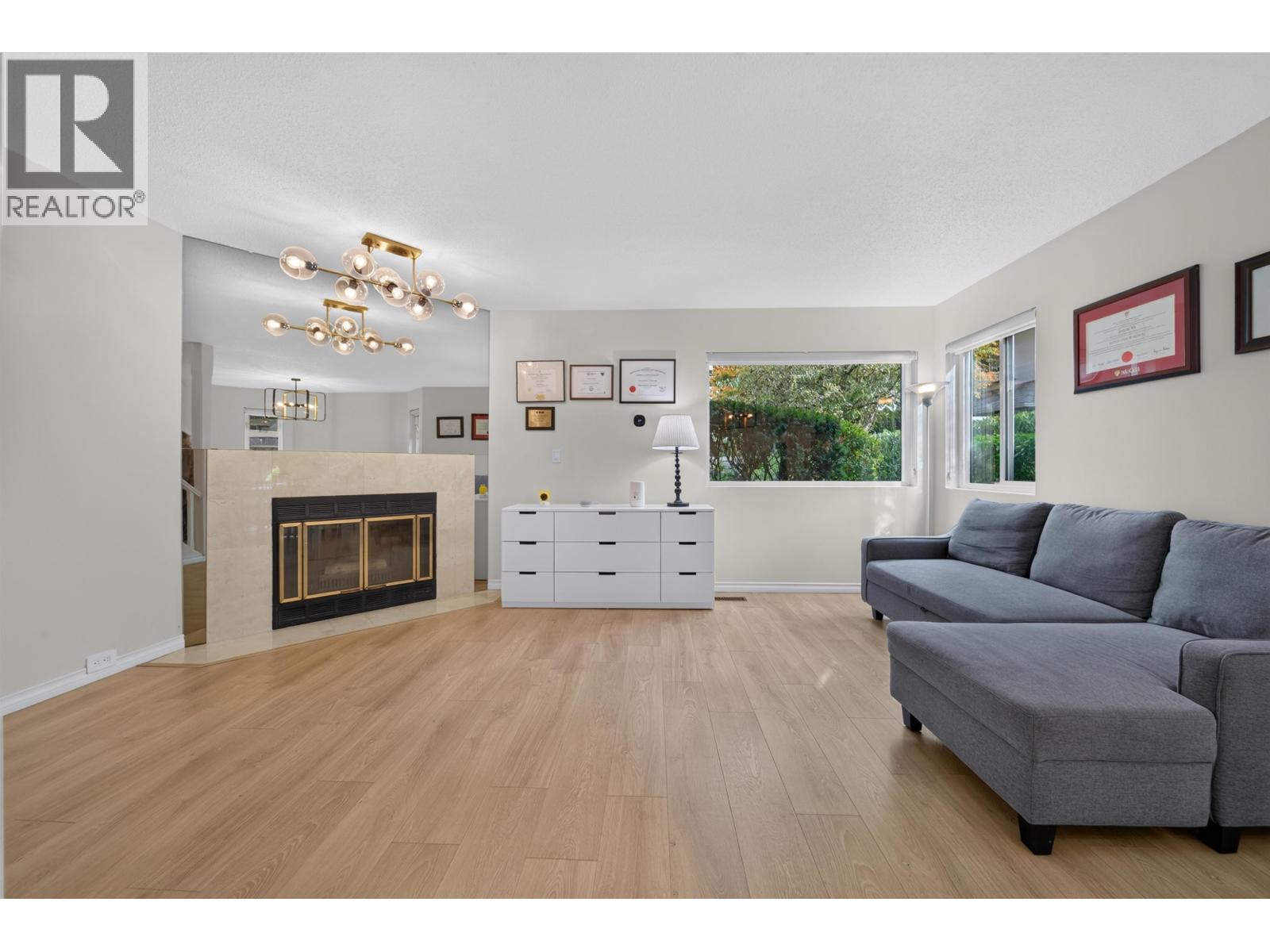 6 5111 Maple Road Property Photo 6