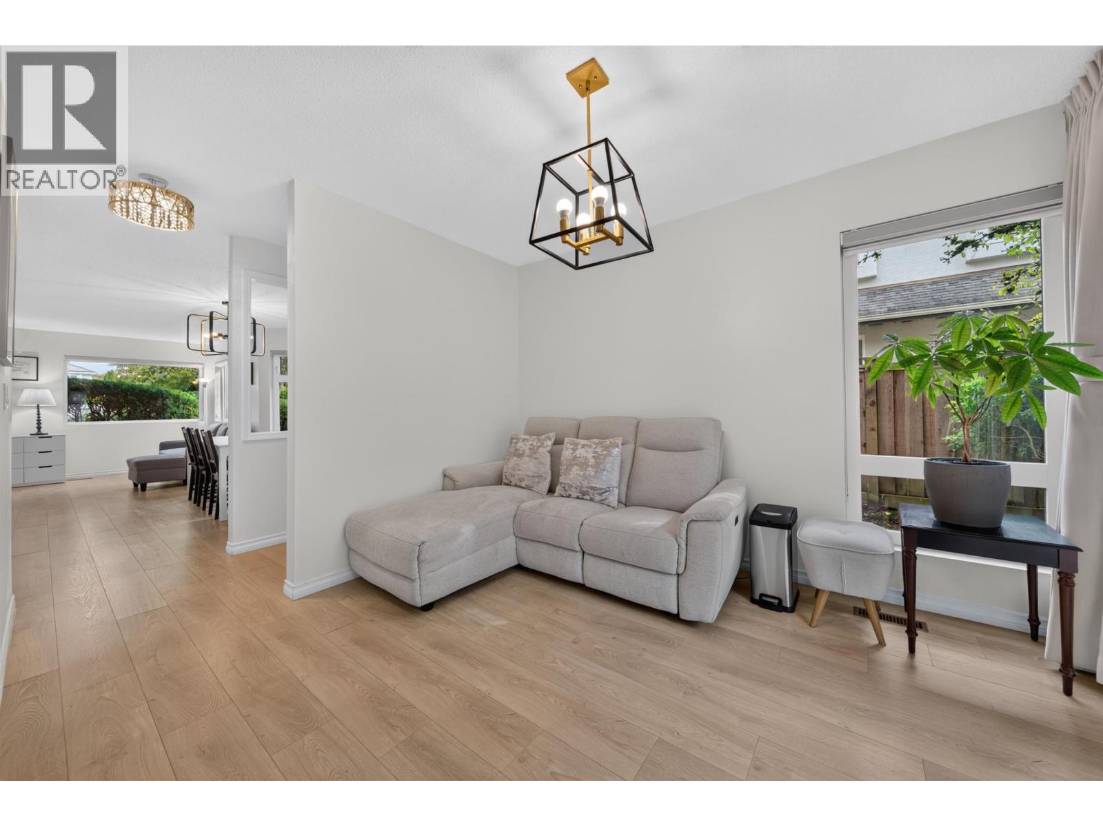 6 5111 Maple Road Property Photo 7
