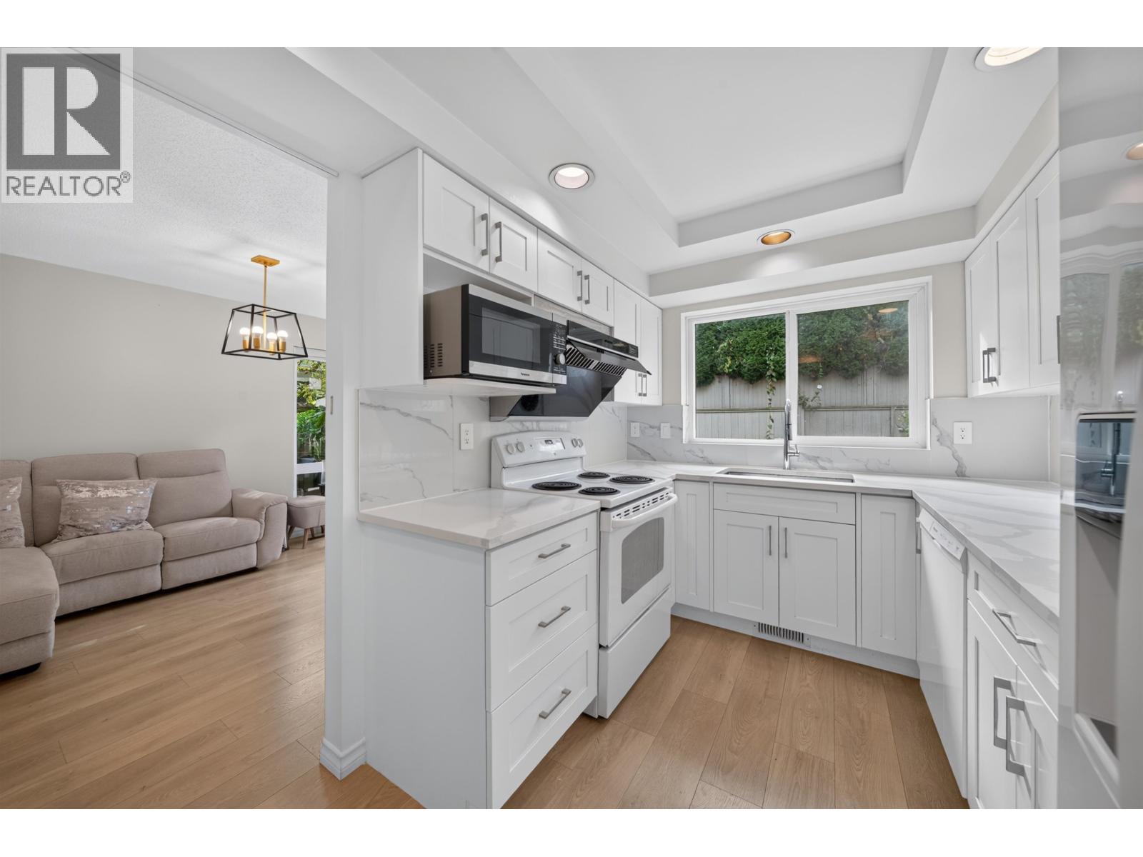 6 5111 Maple Road Property Photo 11