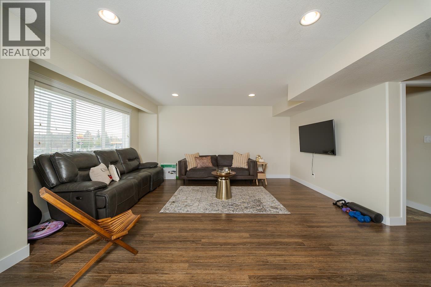 212 467 Tabor Boulevard Property Photo 4