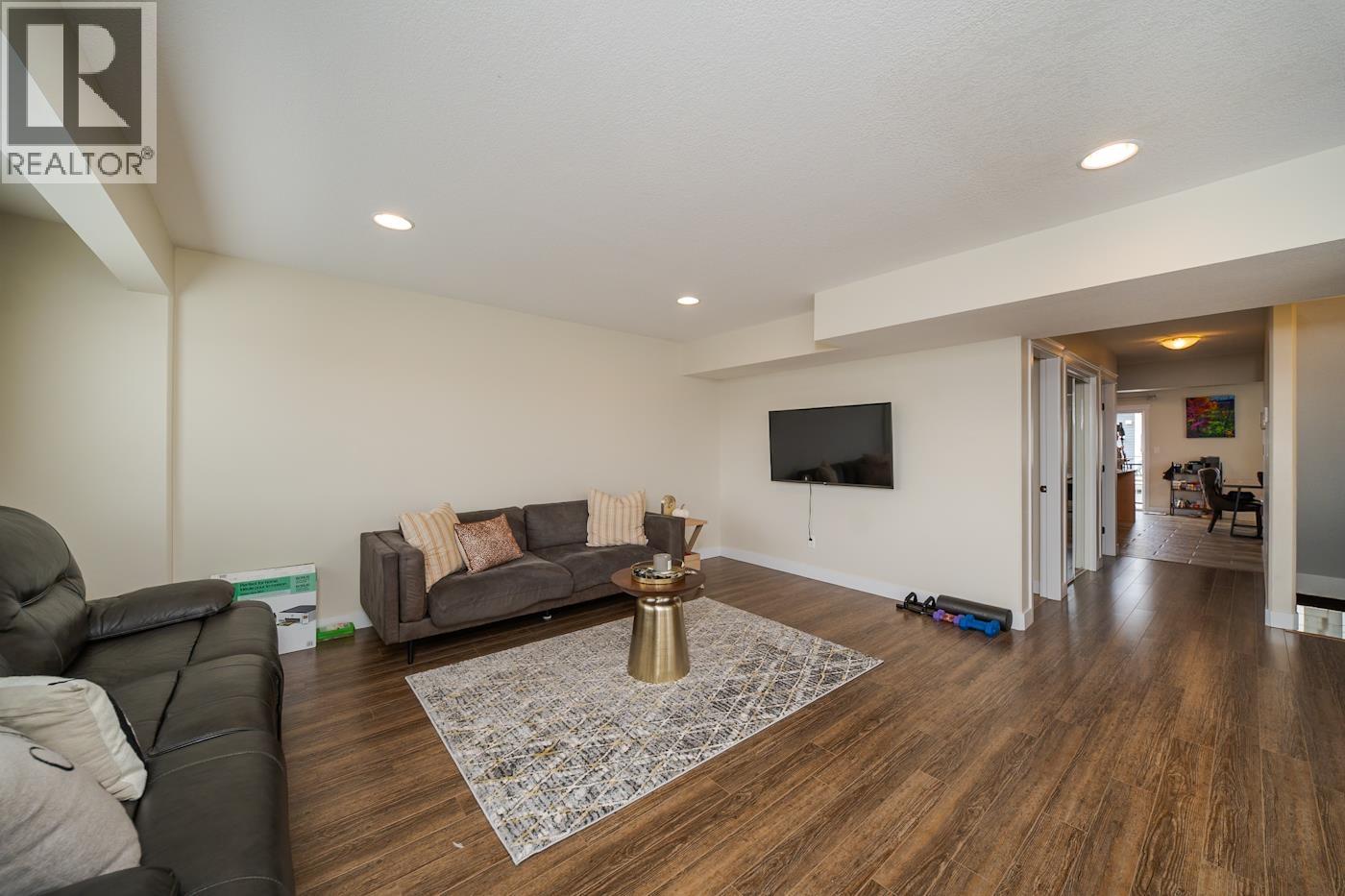 212 467 Tabor Boulevard Property Photo 5