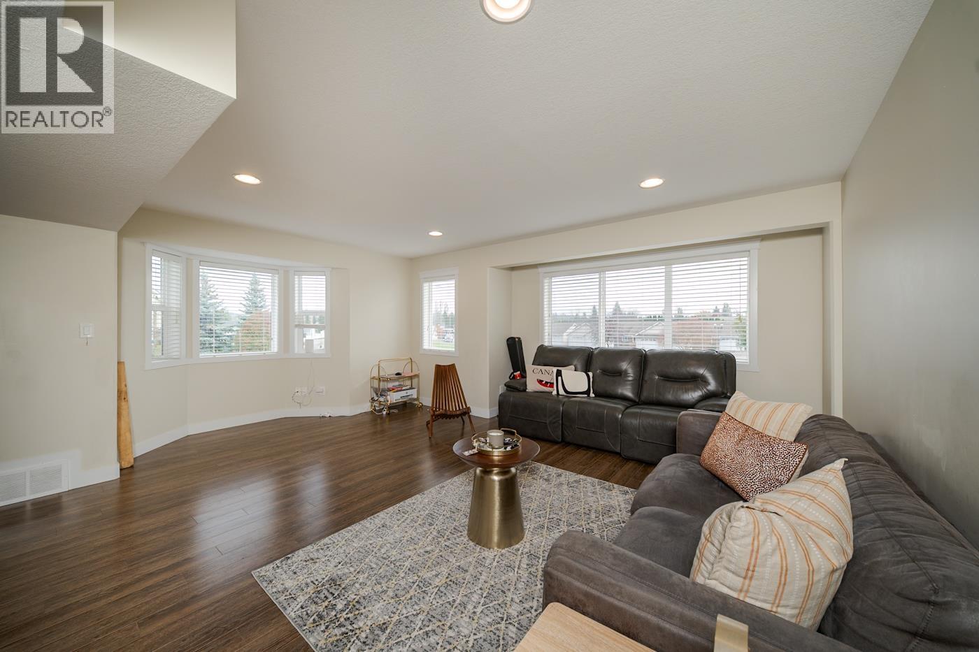 212 467 Tabor Boulevard Property Photo 7