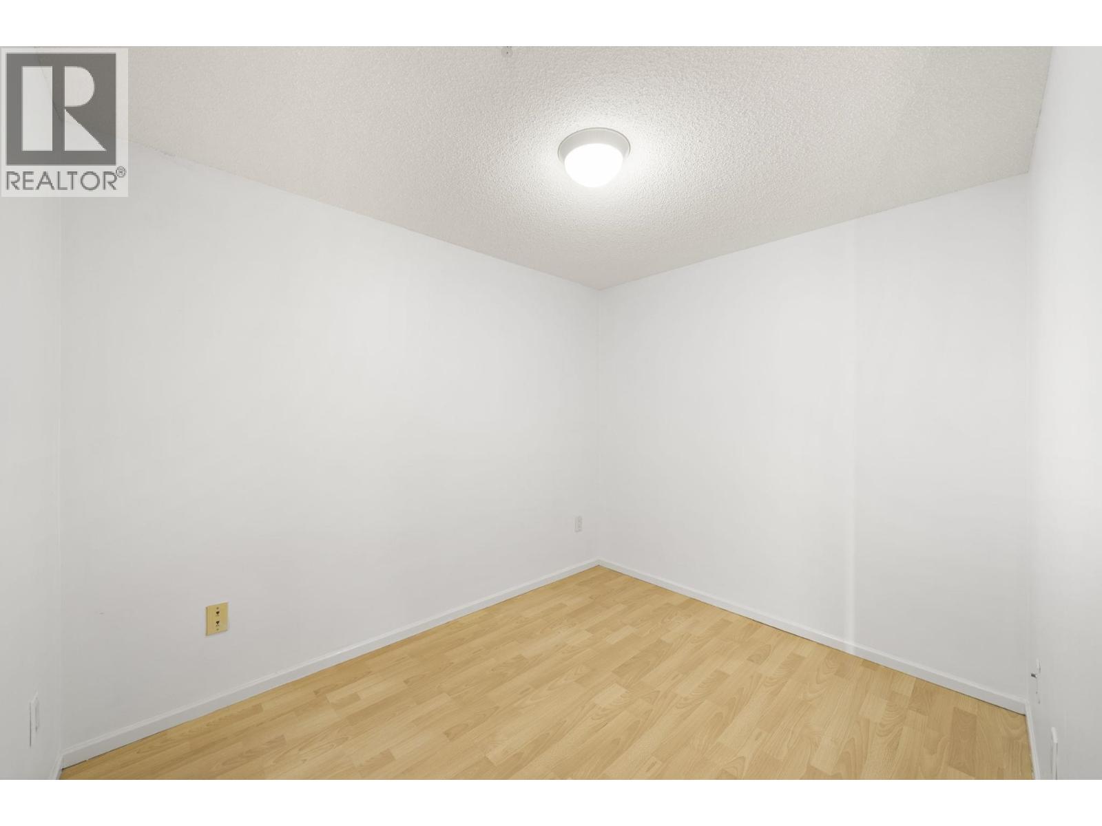 302 5800 Andrews Road Property Photo 5
