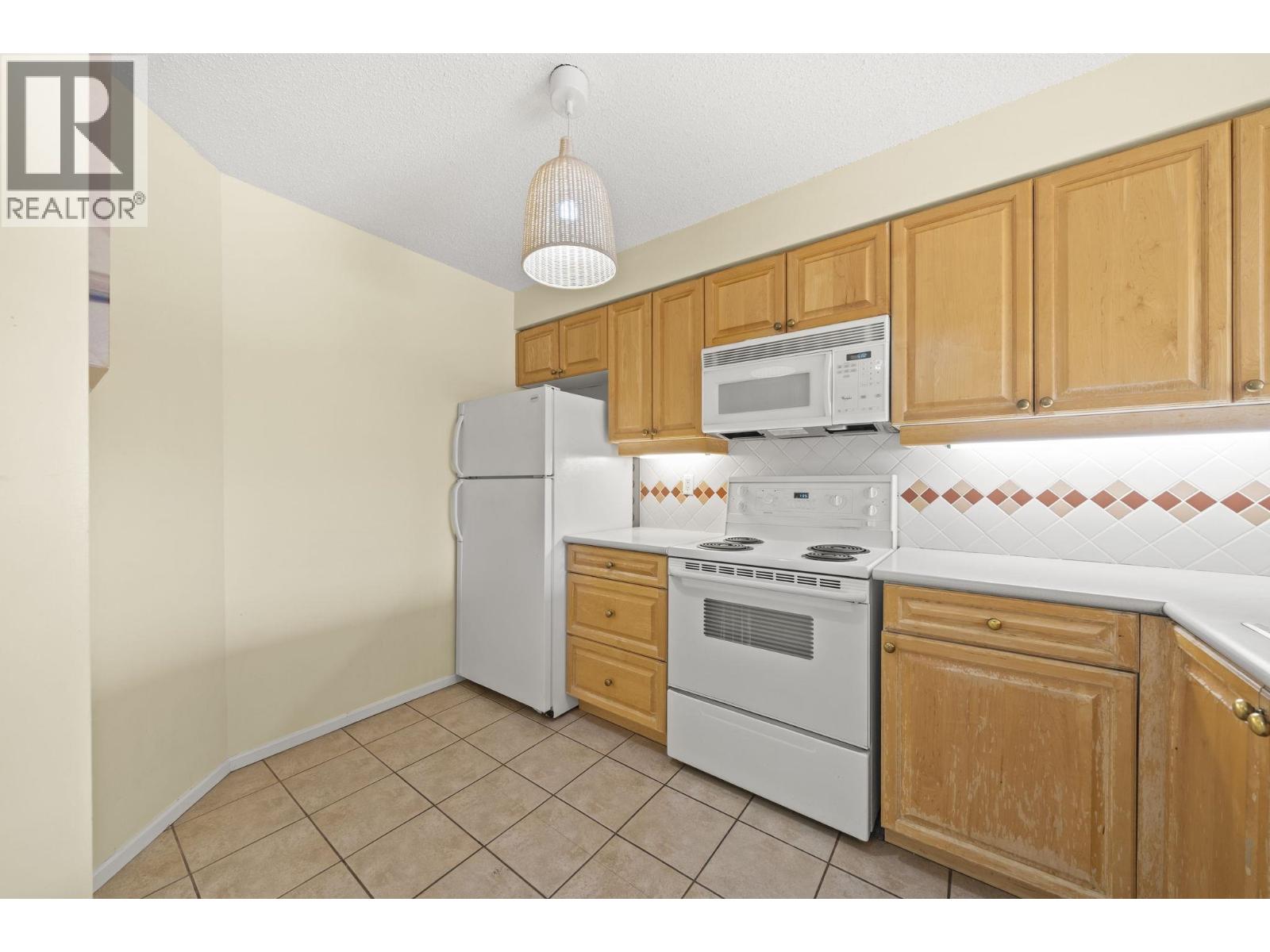302 5800 Andrews Road Property Photo 7