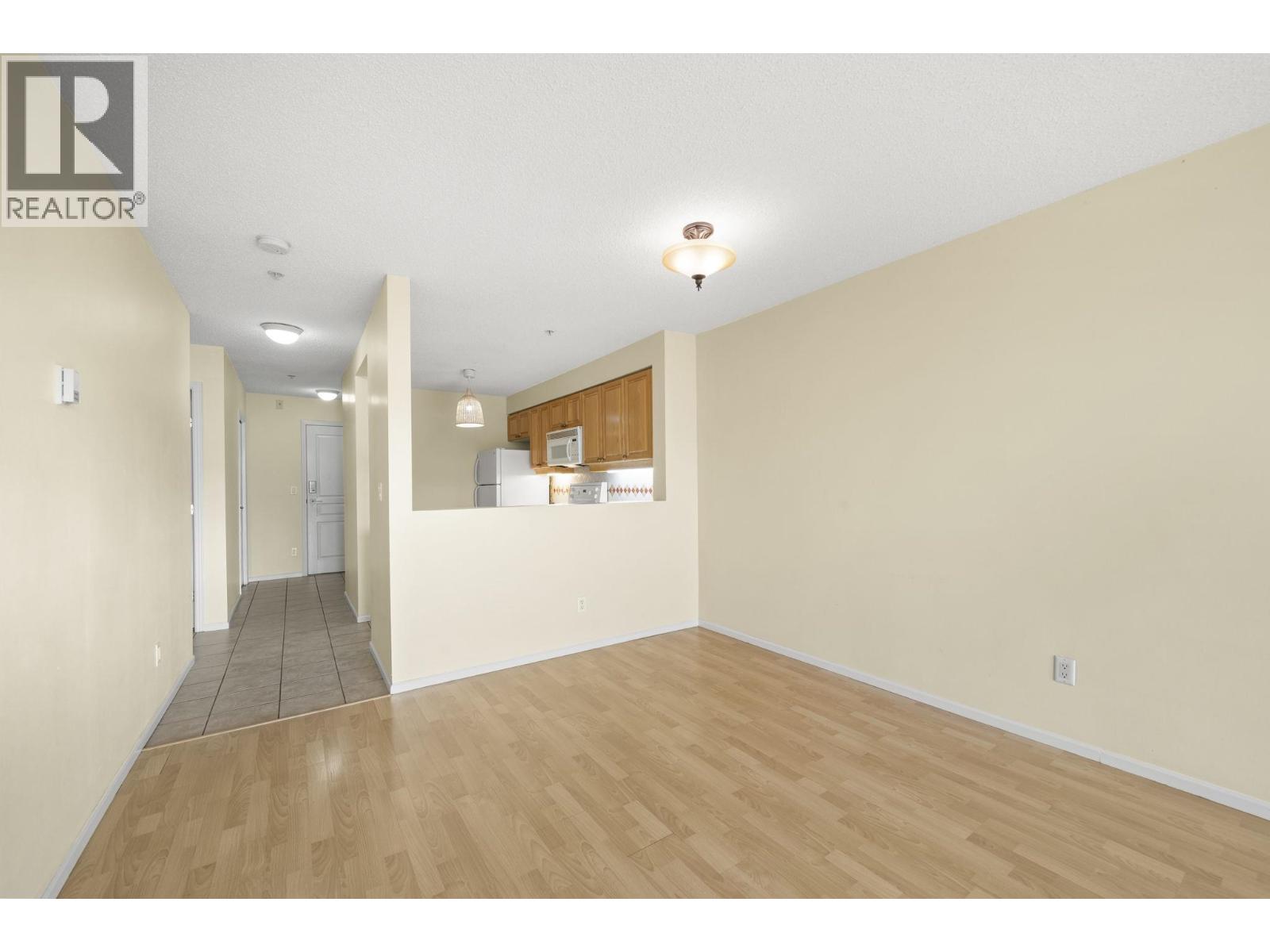 302 5800 Andrews Road Property Photo 9