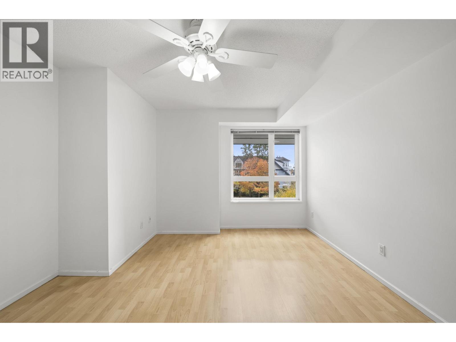 302 5800 Andrews Road Property Photo 21