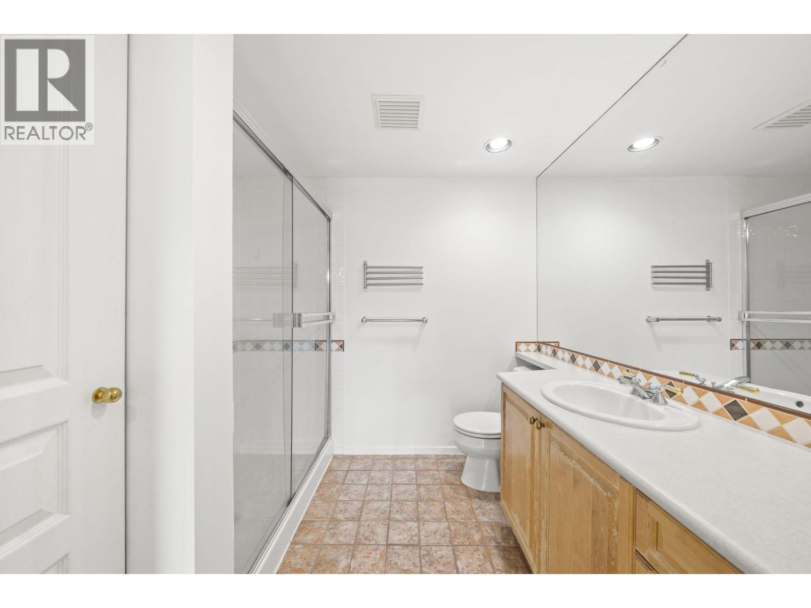 302 5800 Andrews Road Property Photo 24