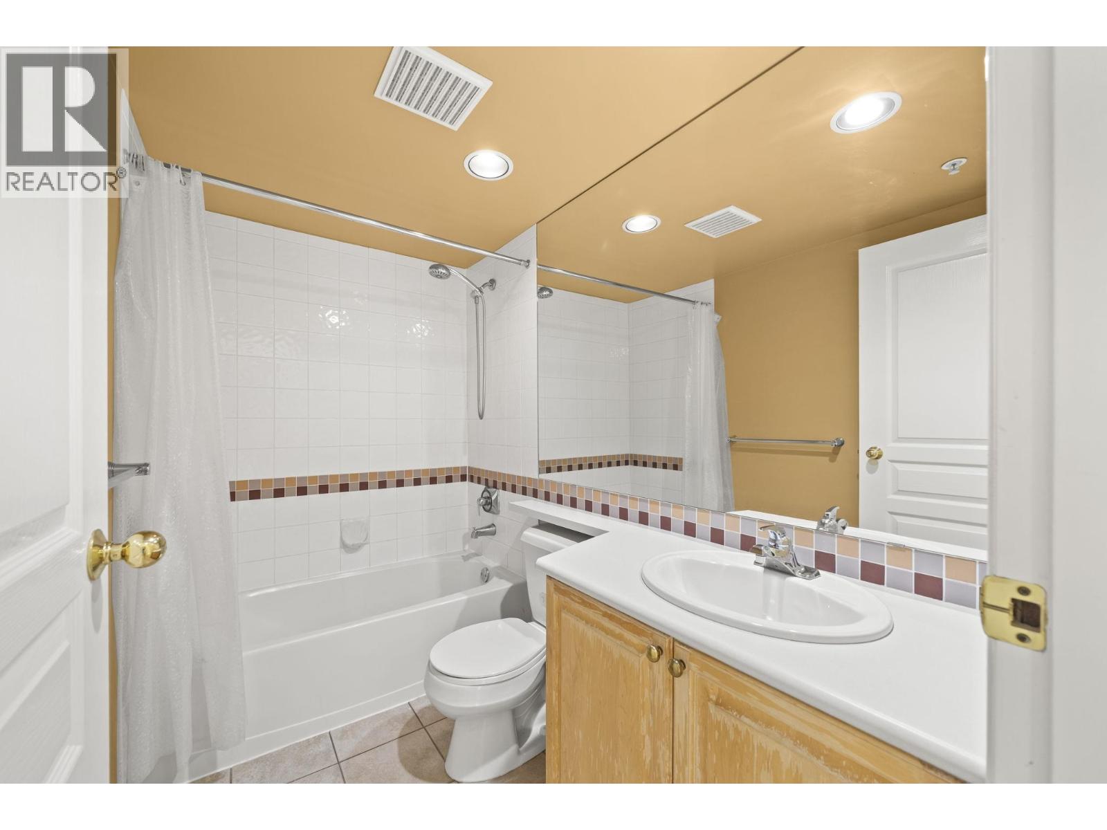 302 5800 Andrews Road Property Photo 25