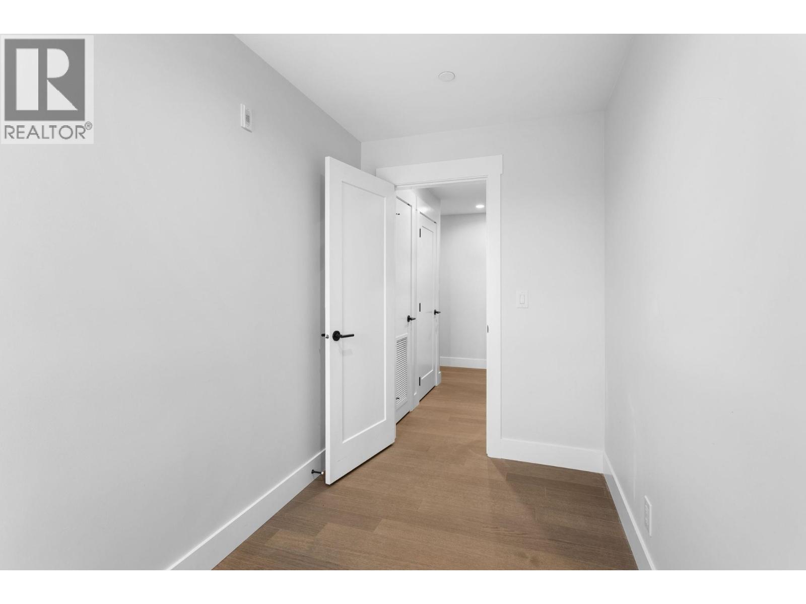 306 22226 Brown Avenue Property Photo 26