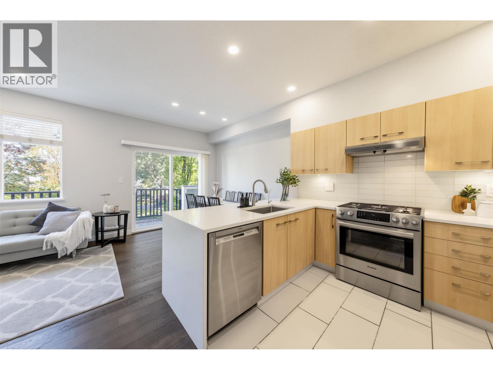 44 7233 Heather Street Property Photo 5