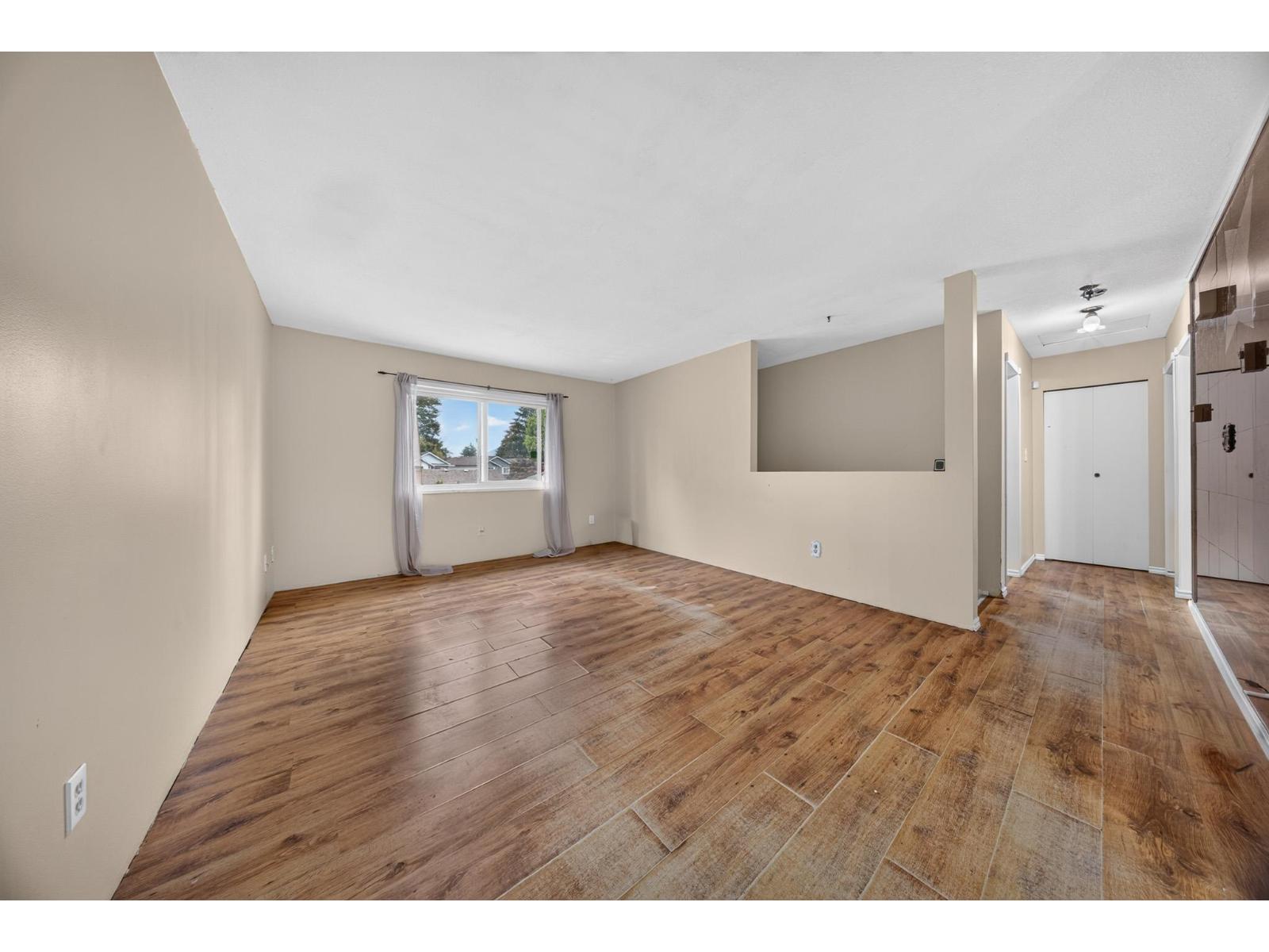 45320 Creekside Drive Property Photo 4