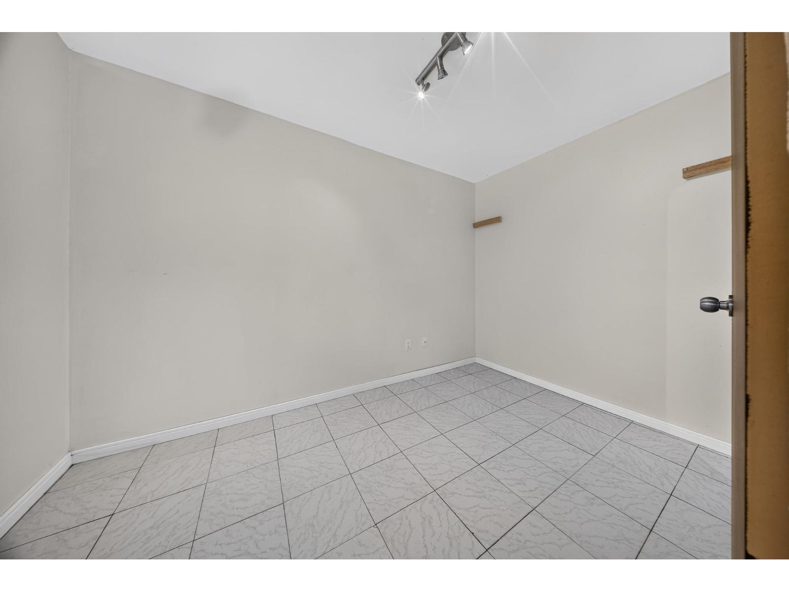 45320 Creekside Drive Property Photo 11