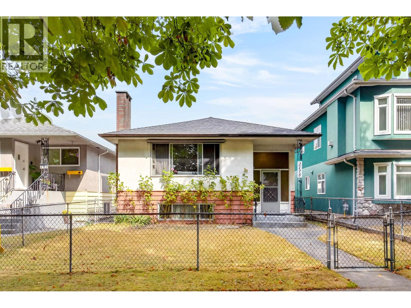 2175 Waverley Avenue Property Photo 1