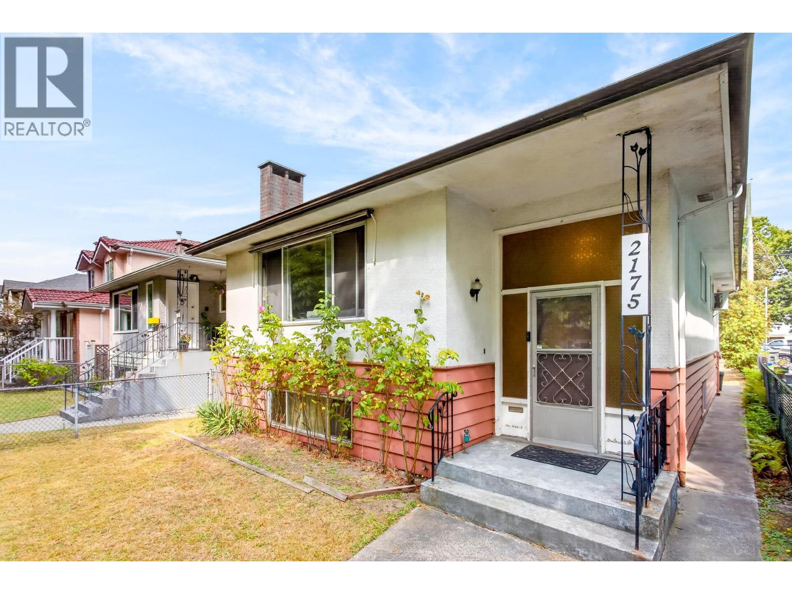 2175 Waverley Avenue Property Photo 3