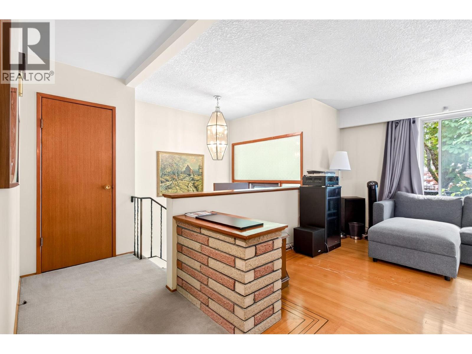 2175 Waverley Avenue Property Photo 5