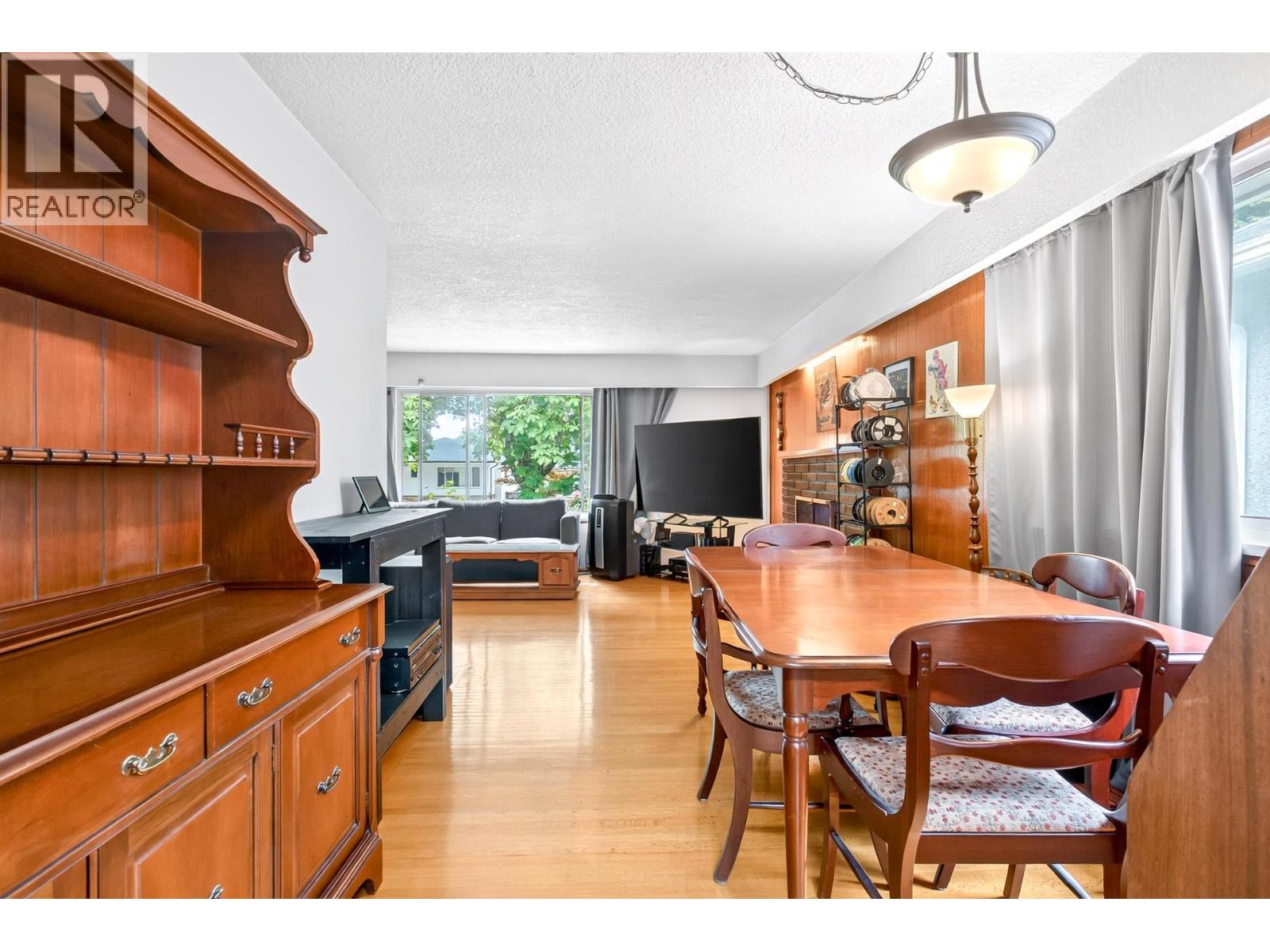 2175 Waverley Avenue Property Photo 12
