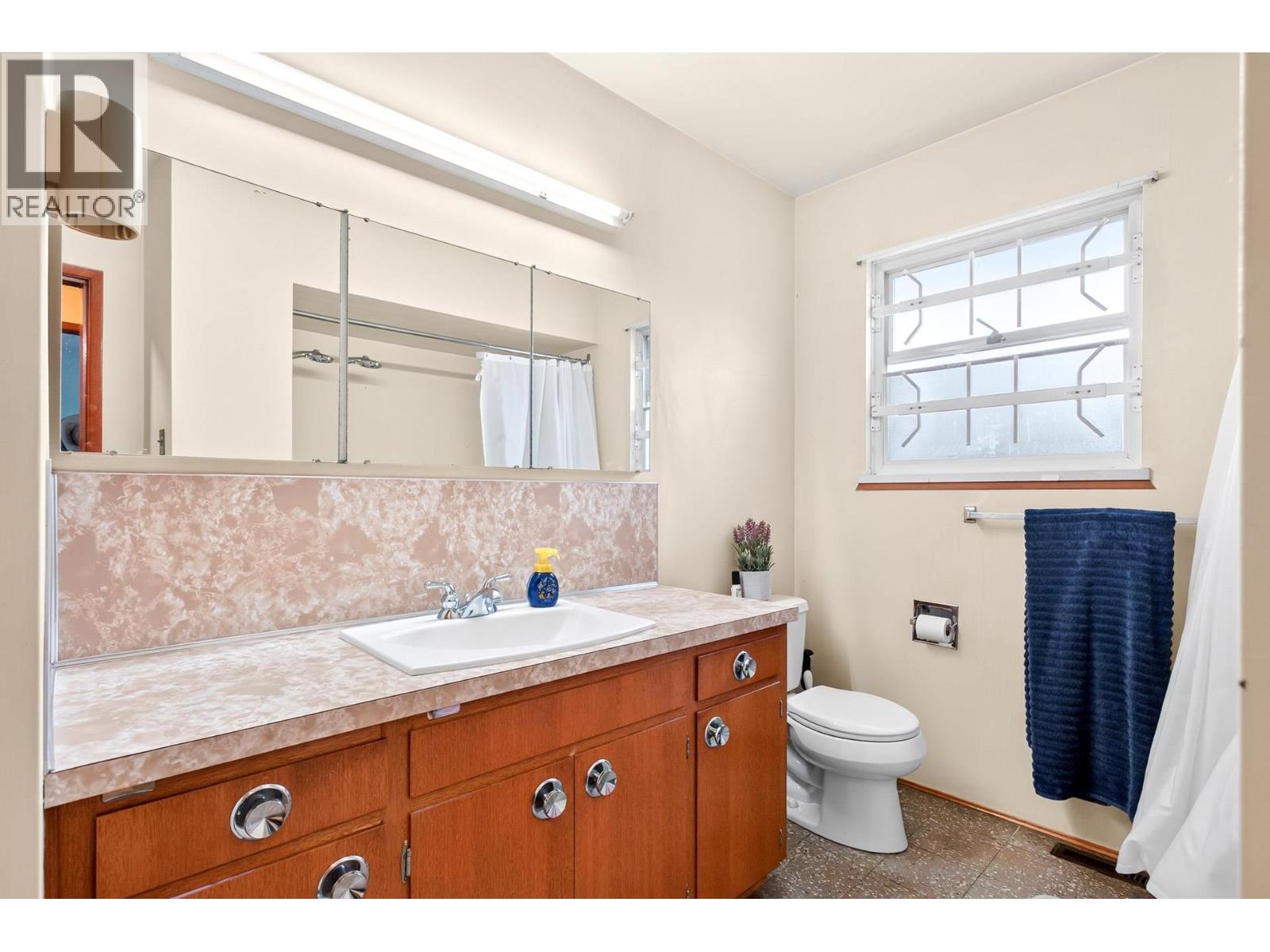 2175 Waverley Avenue Property Photo 21