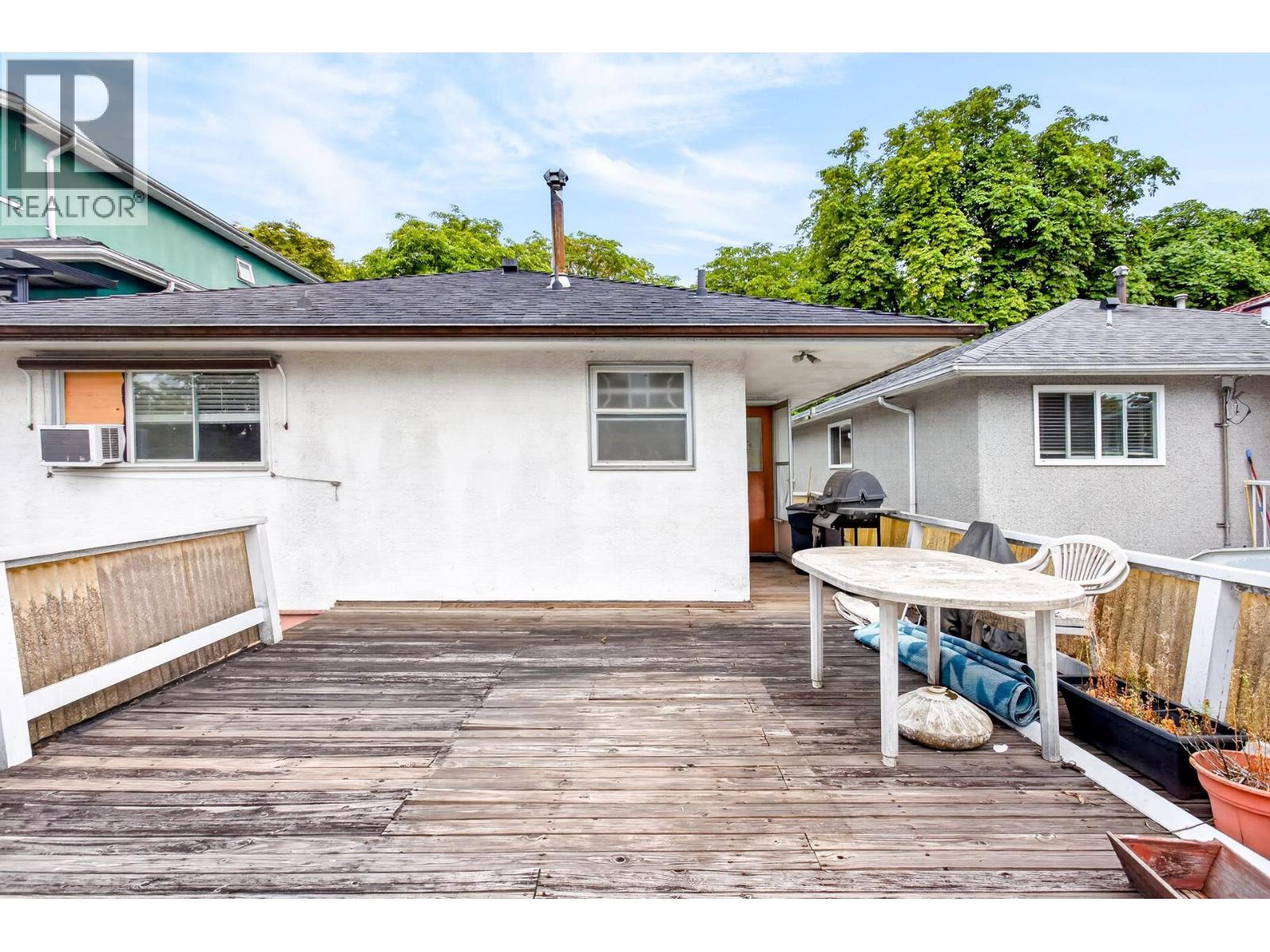 2175 Waverley Avenue Property Photo 24