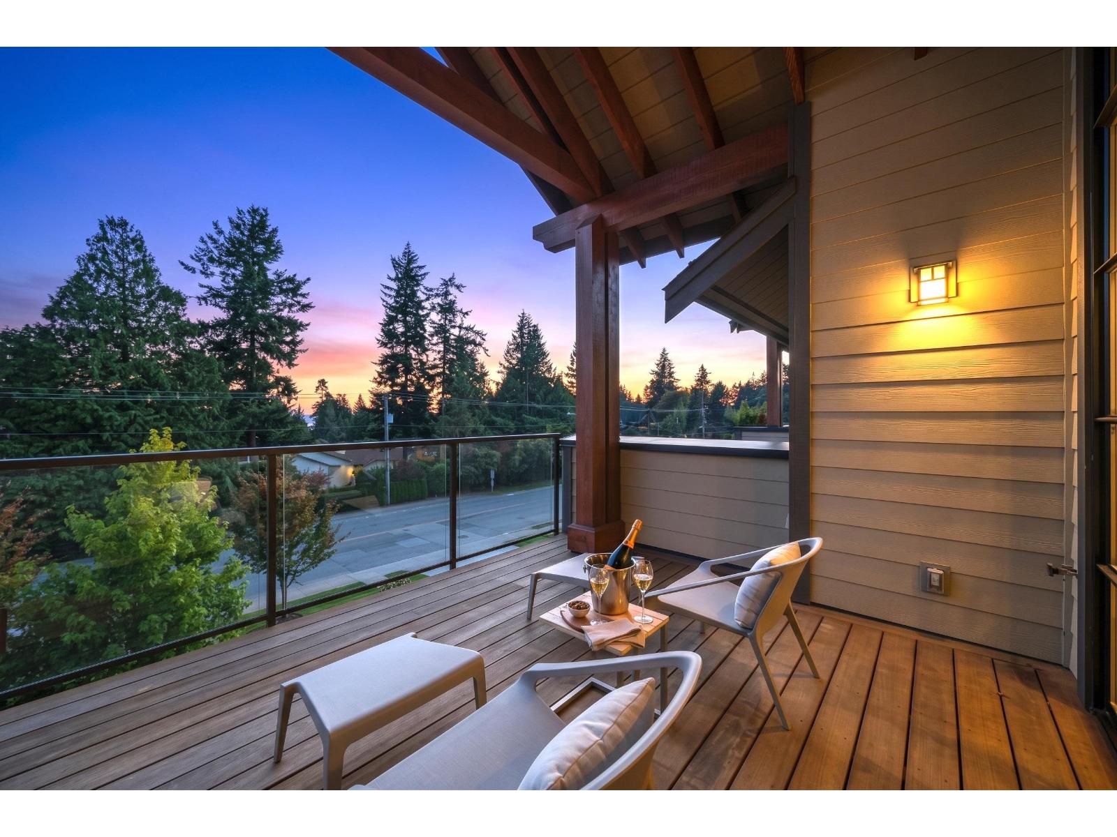 209 13585 16 Avenue Property Photo 3