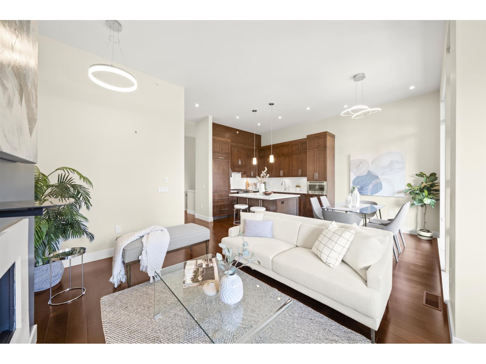 209 13585 16 Avenue Property Photo 8