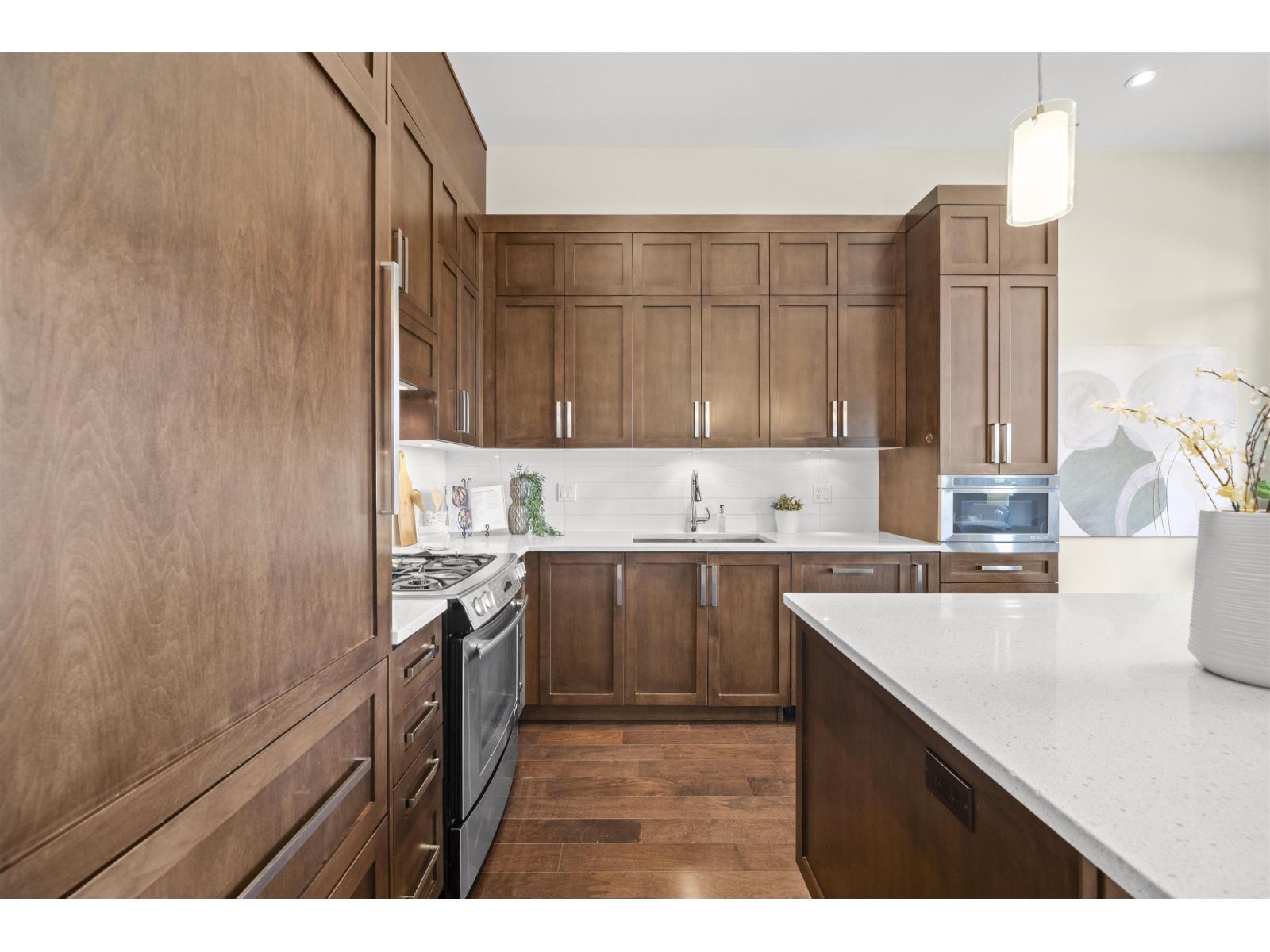 209 13585 16 Avenue Property Photo 10