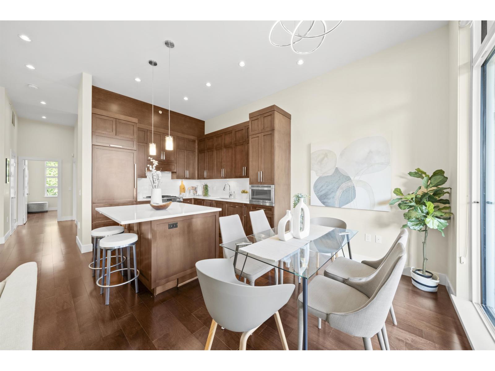 209 13585 16 Avenue Property Photo 11