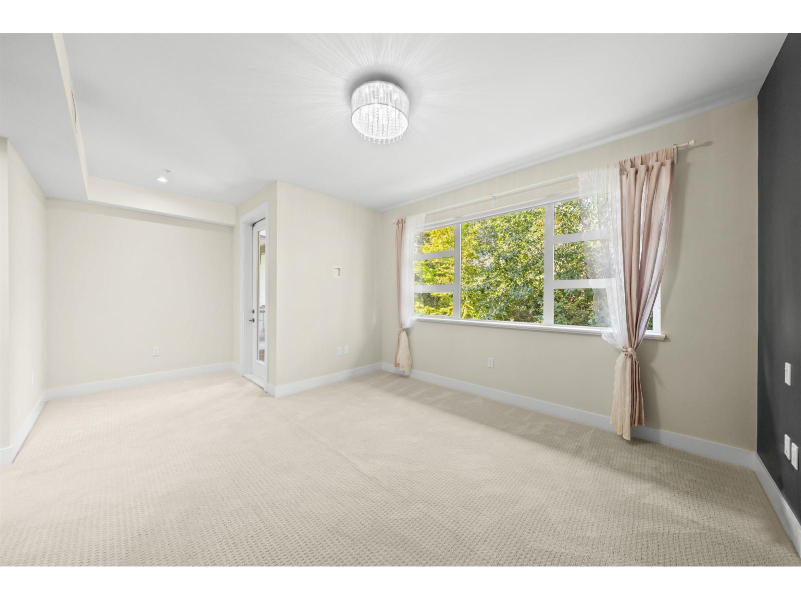 209 13585 16 Avenue Property Photo 26
