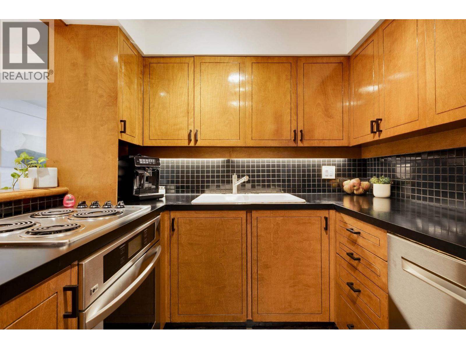 115 1890 W 6th Avenue Property Photo 10