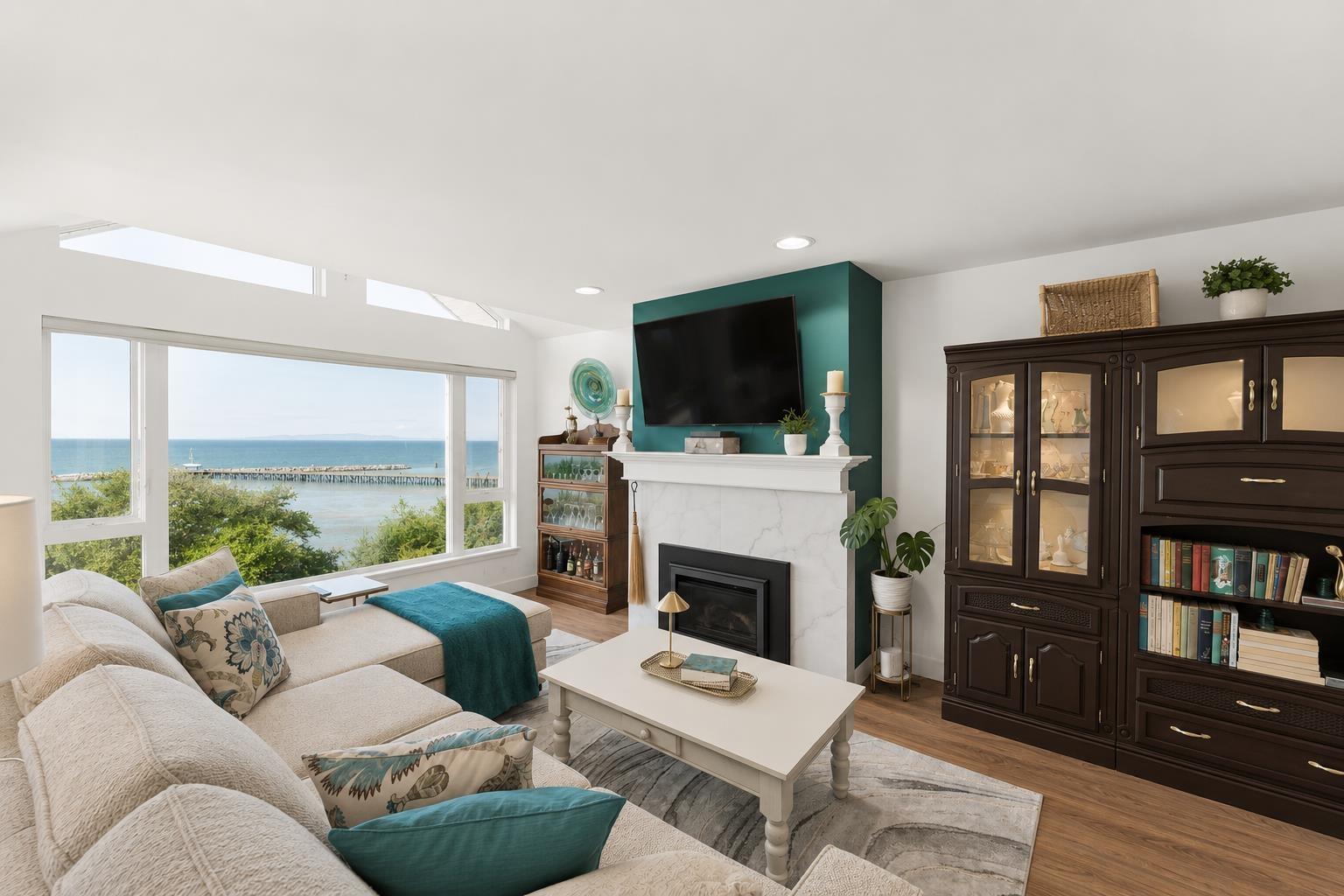 202 15165 Marine Drive Property Photo 3