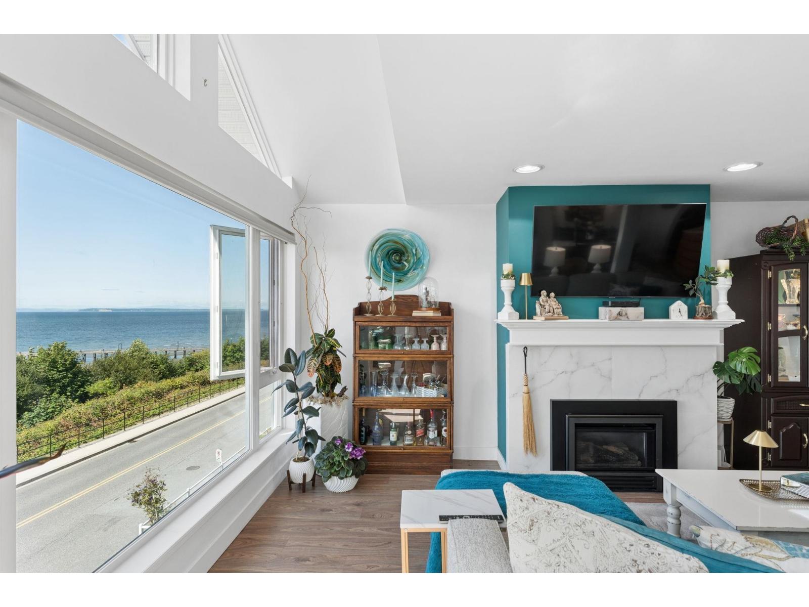 202 15165 Marine Drive Property Photo 4