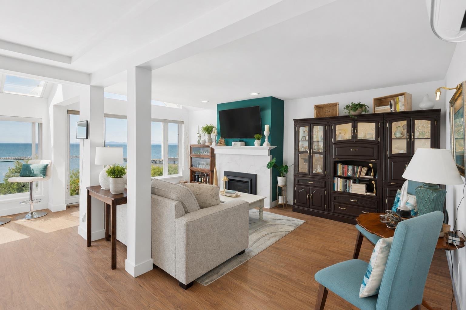 202 15165 Marine Drive Property Photo 9