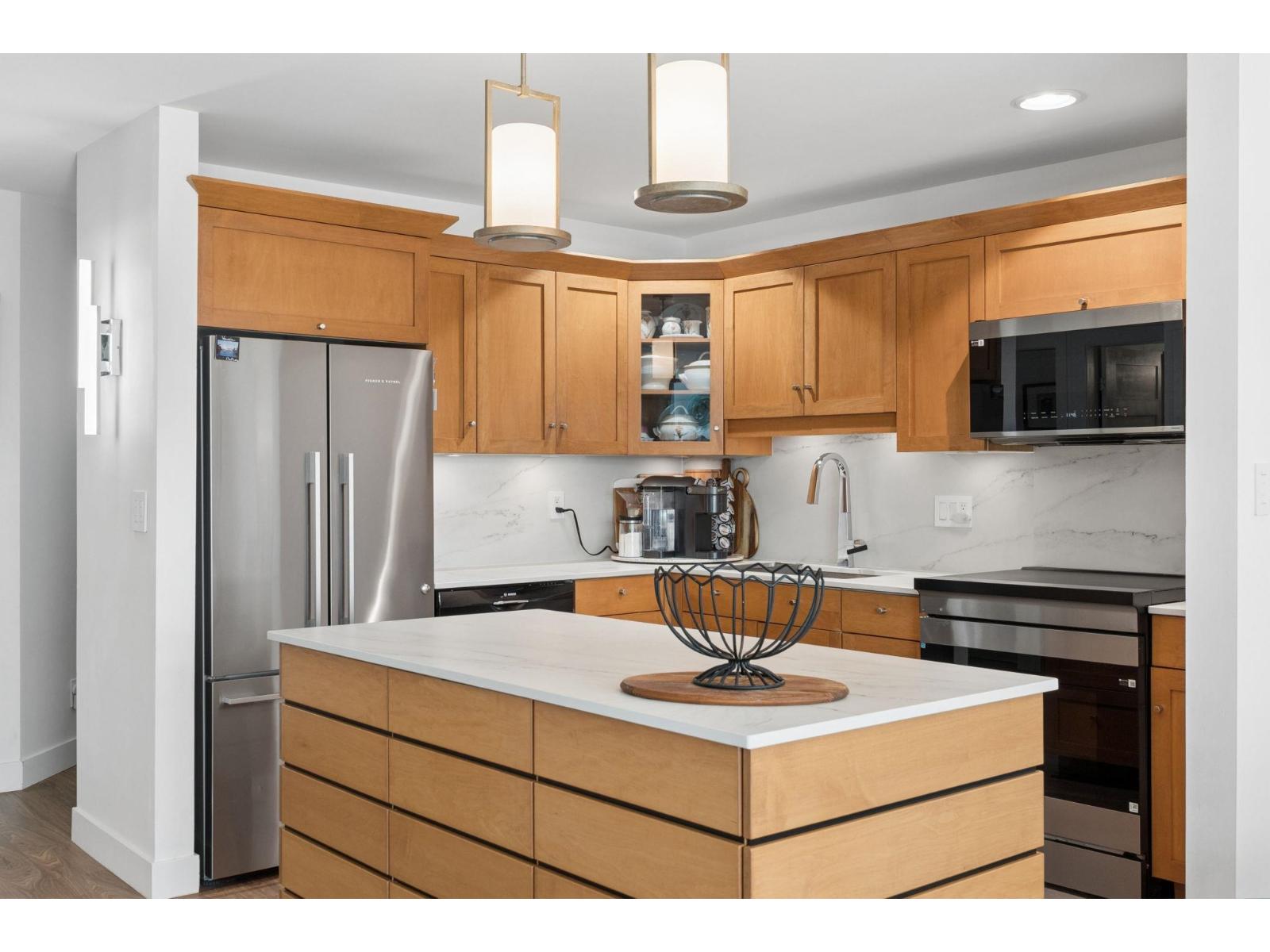 202 15165 Marine Drive Property Photo 19