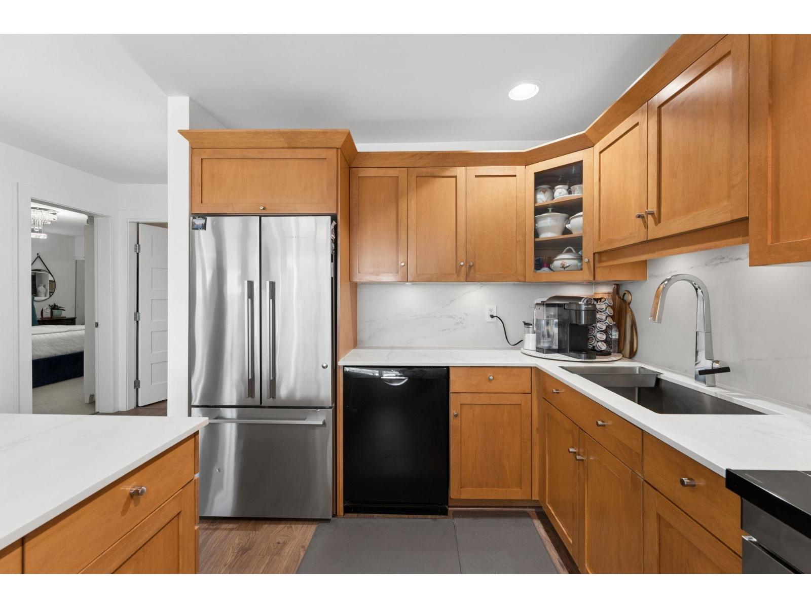 202 15165 Marine Drive Property Photo 20