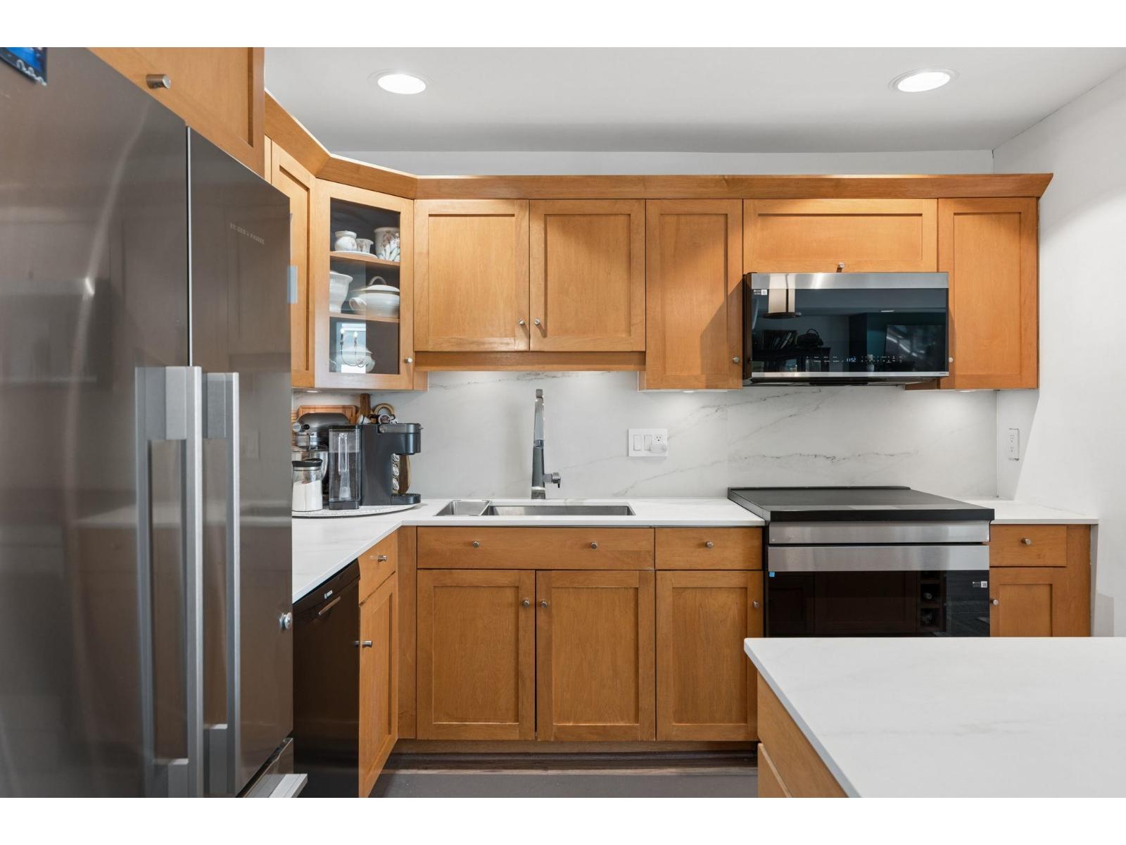 202 15165 Marine Drive Property Photo 22