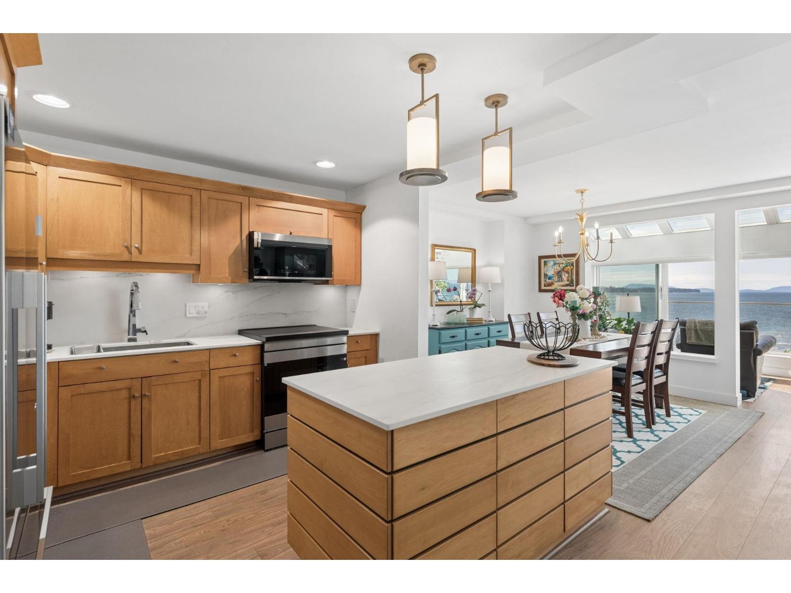 202 15165 Marine Drive Property Photo 23