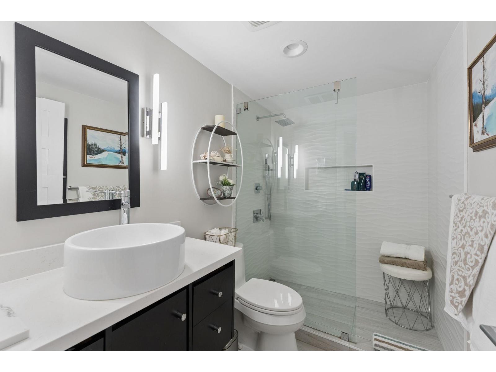 202 15165 Marine Drive Property Photo 27