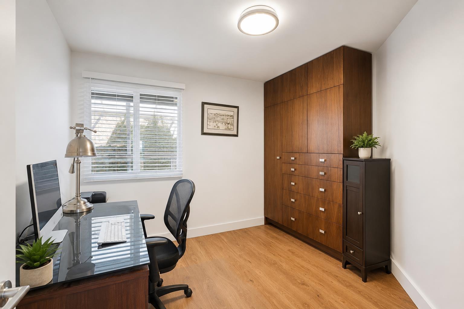 202 15165 Marine Drive Property Photo 28