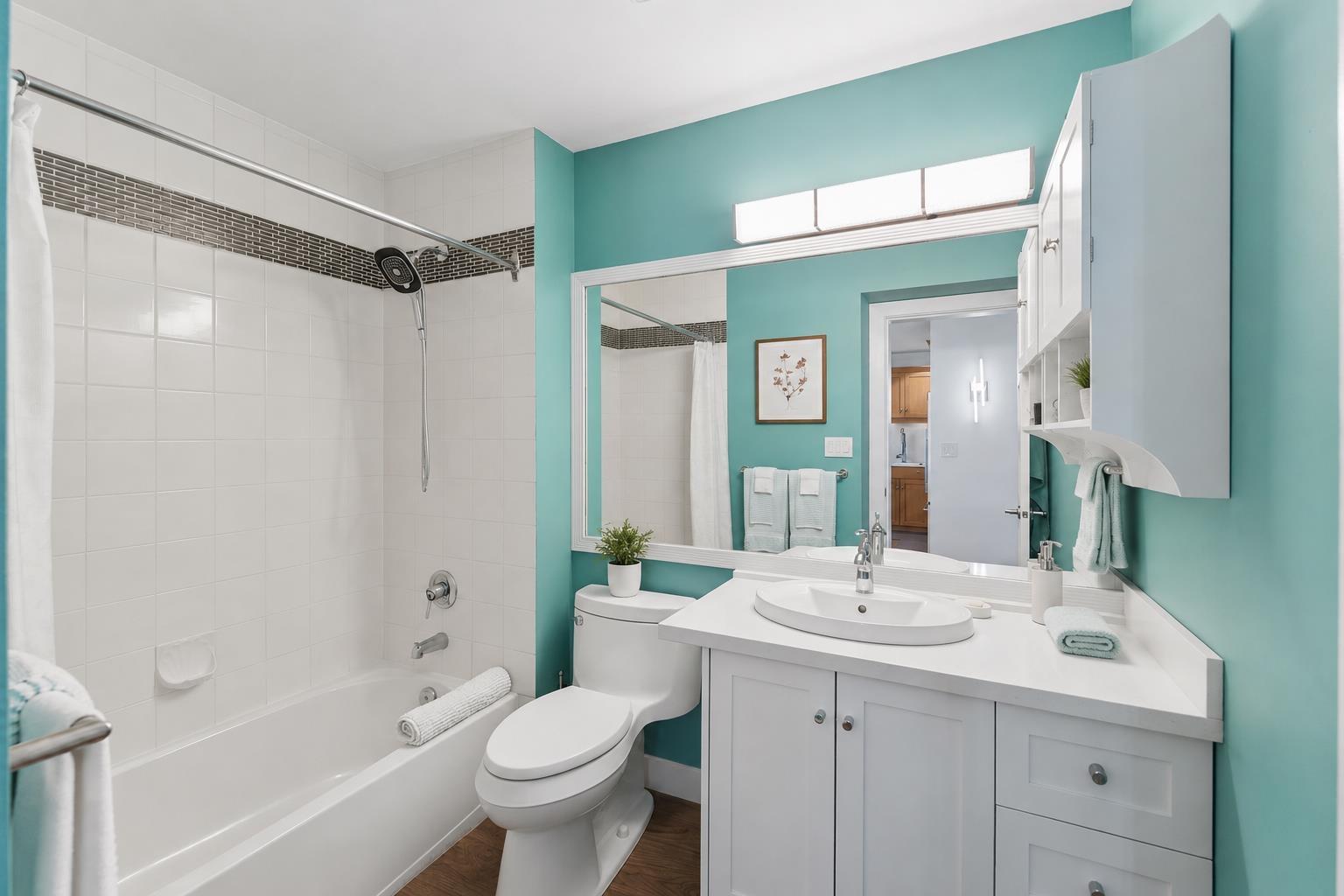 202 15165 Marine Drive Property Photo 29