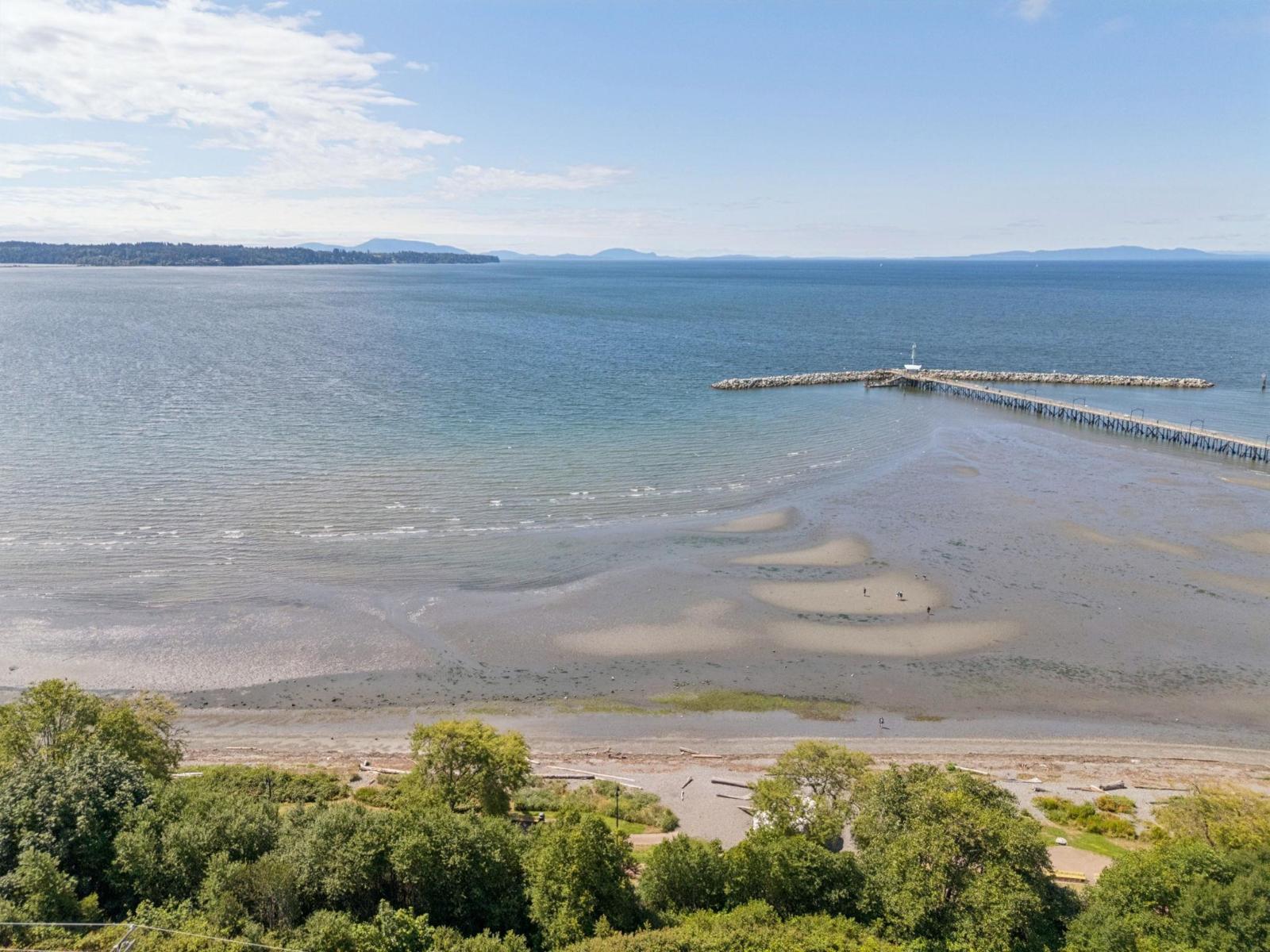202 15165 Marine Drive Property Photo 38