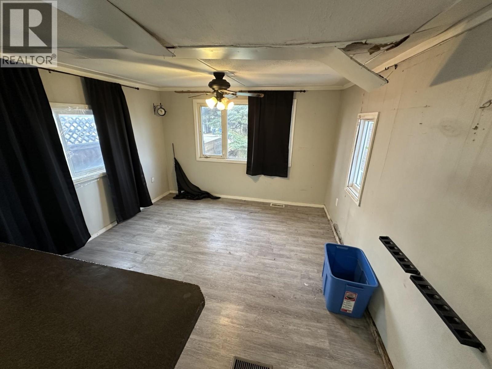 8515 77 Street Property Photo 2