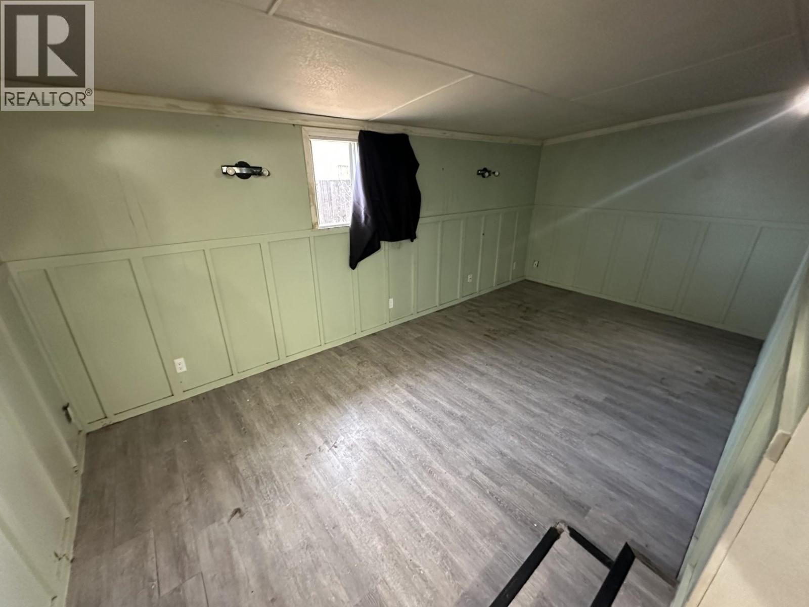 8515 77 Street Property Photo 5