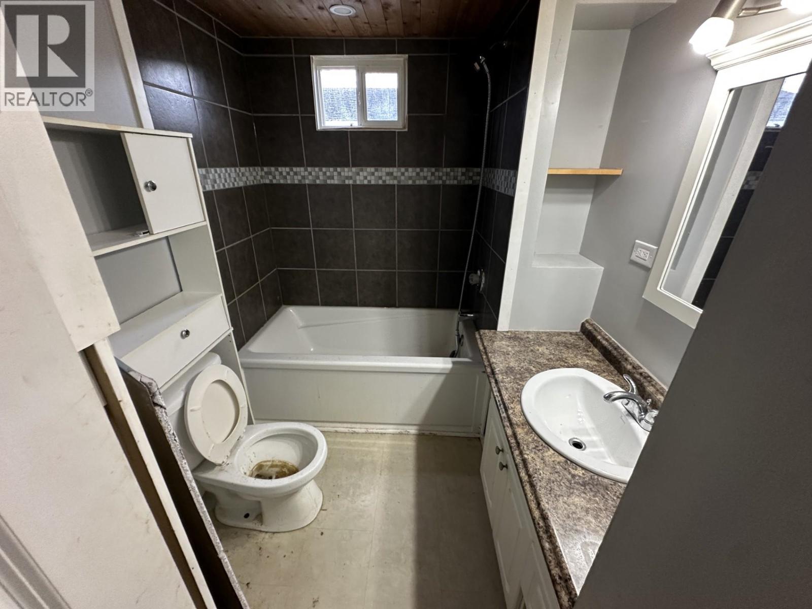 8515 77 Street Property Photo 7