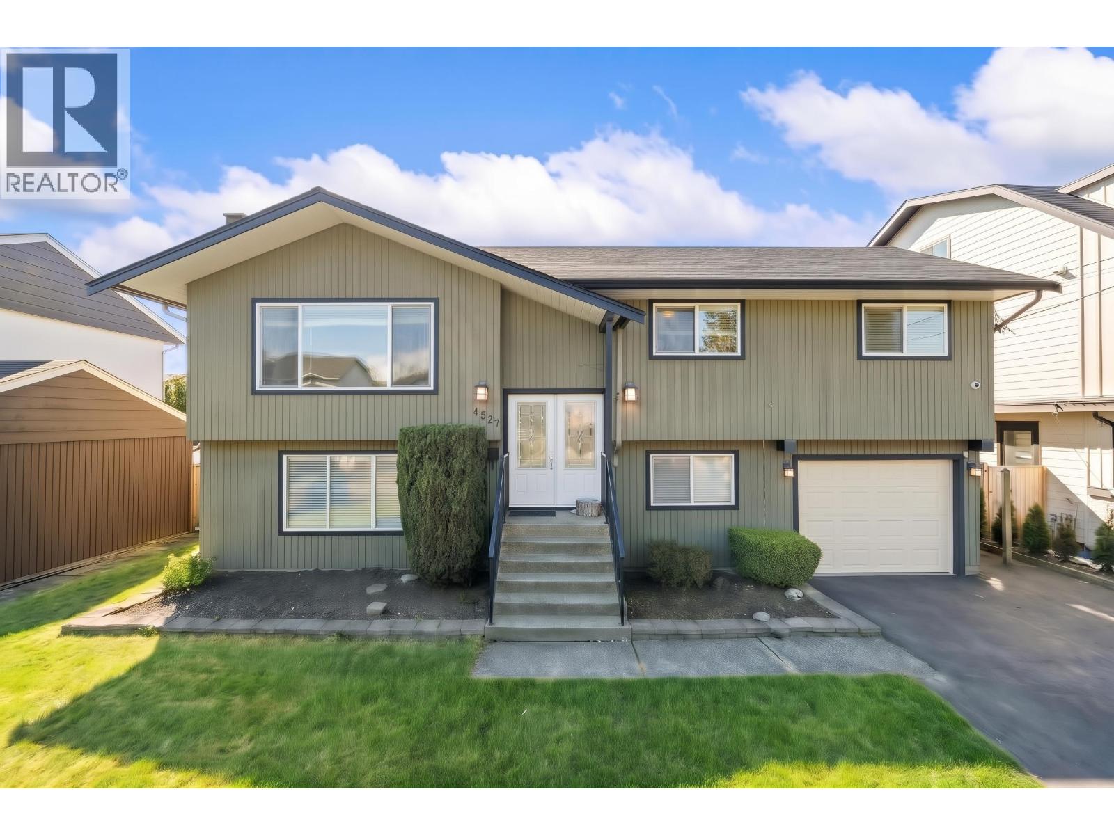 4517 46a Street Property Photo 1