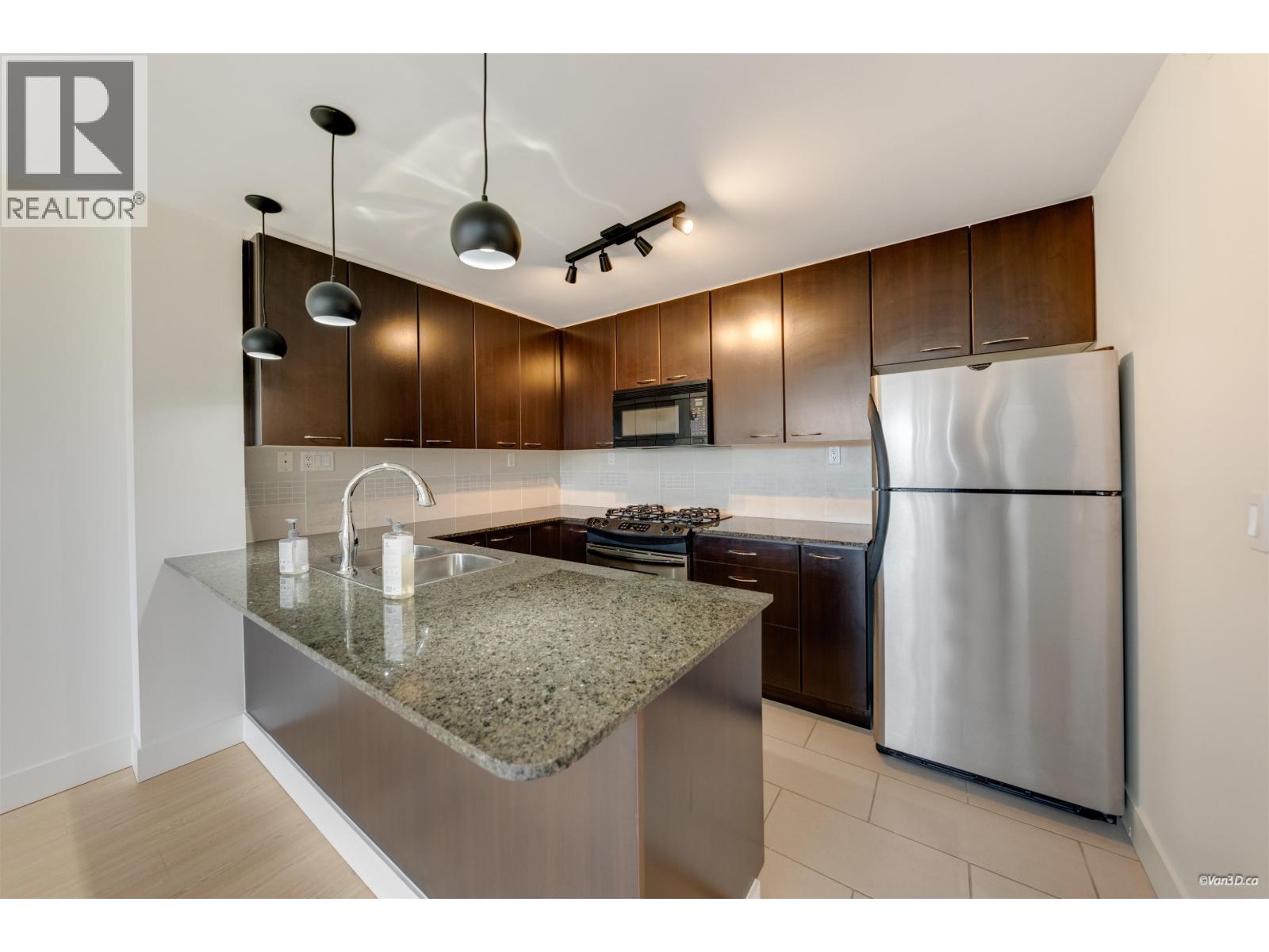 408 7138 Collier Street Property Photo 15