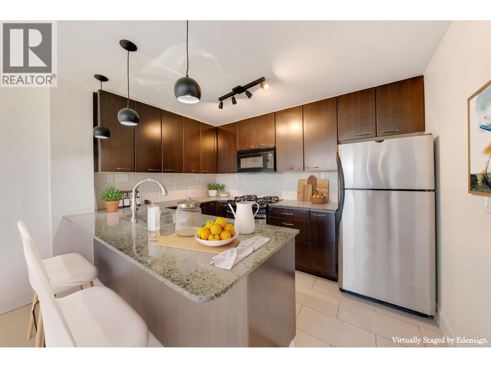 408 7138 Collier Street Property Photo 16