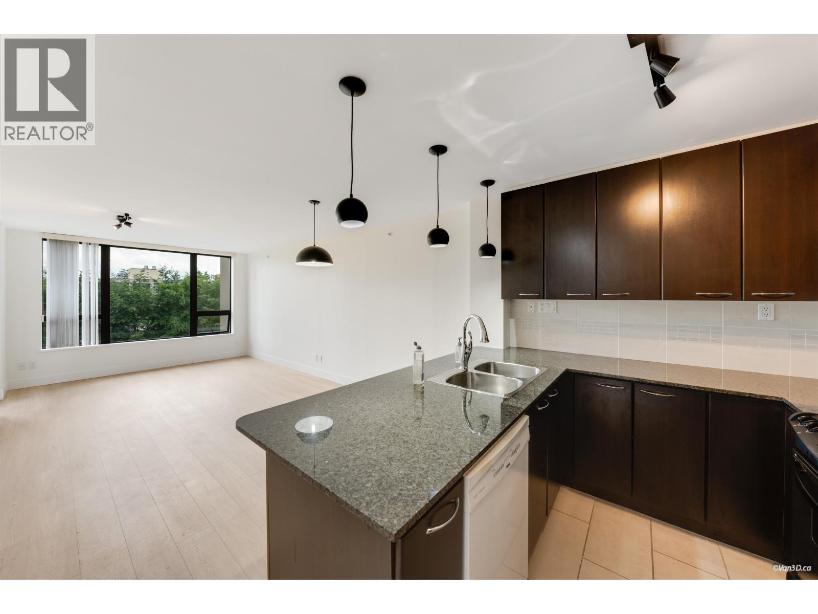 408 7138 Collier Street Property Photo 18
