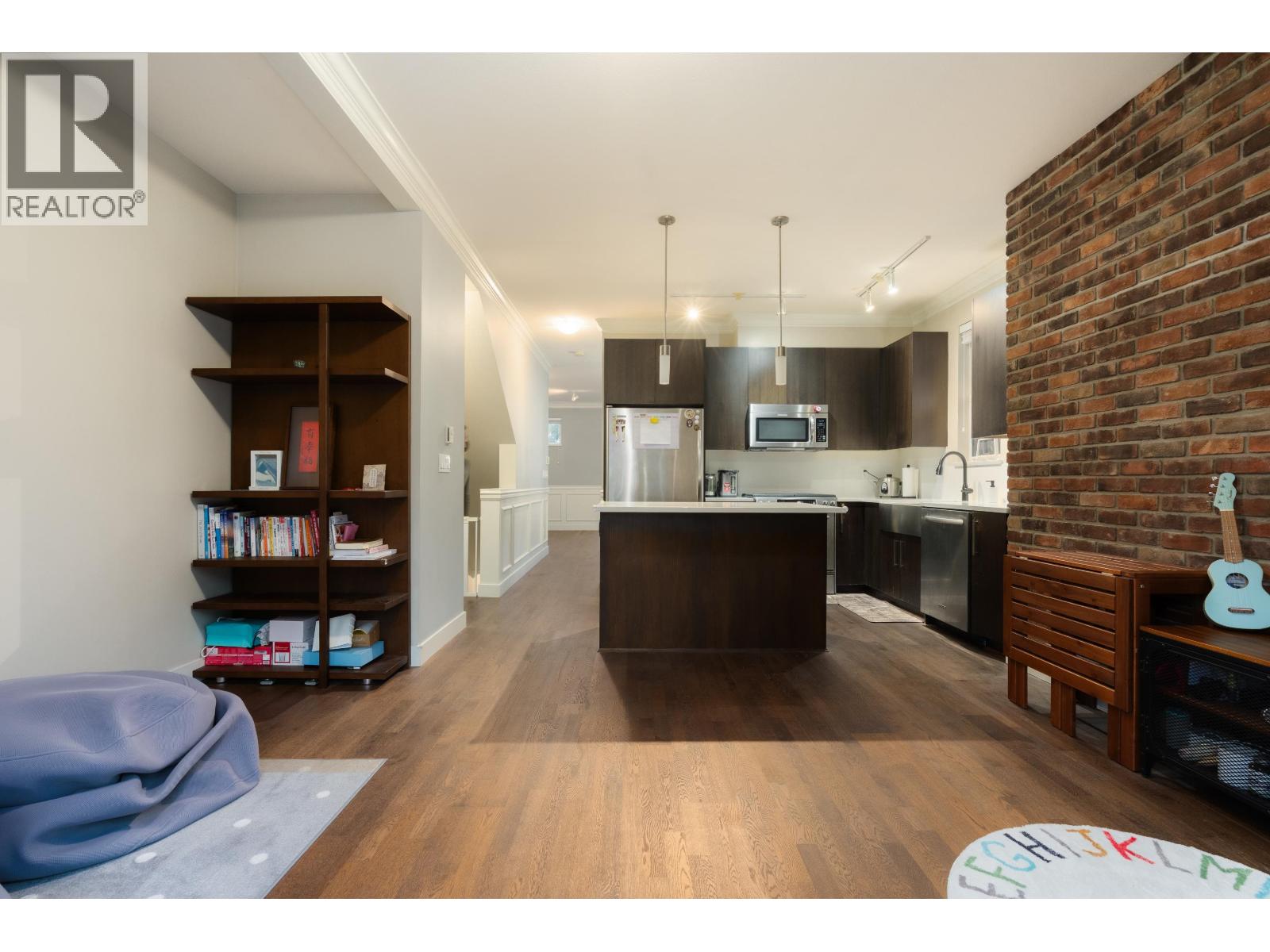 401 8485 New Haven Close Property Photo 13