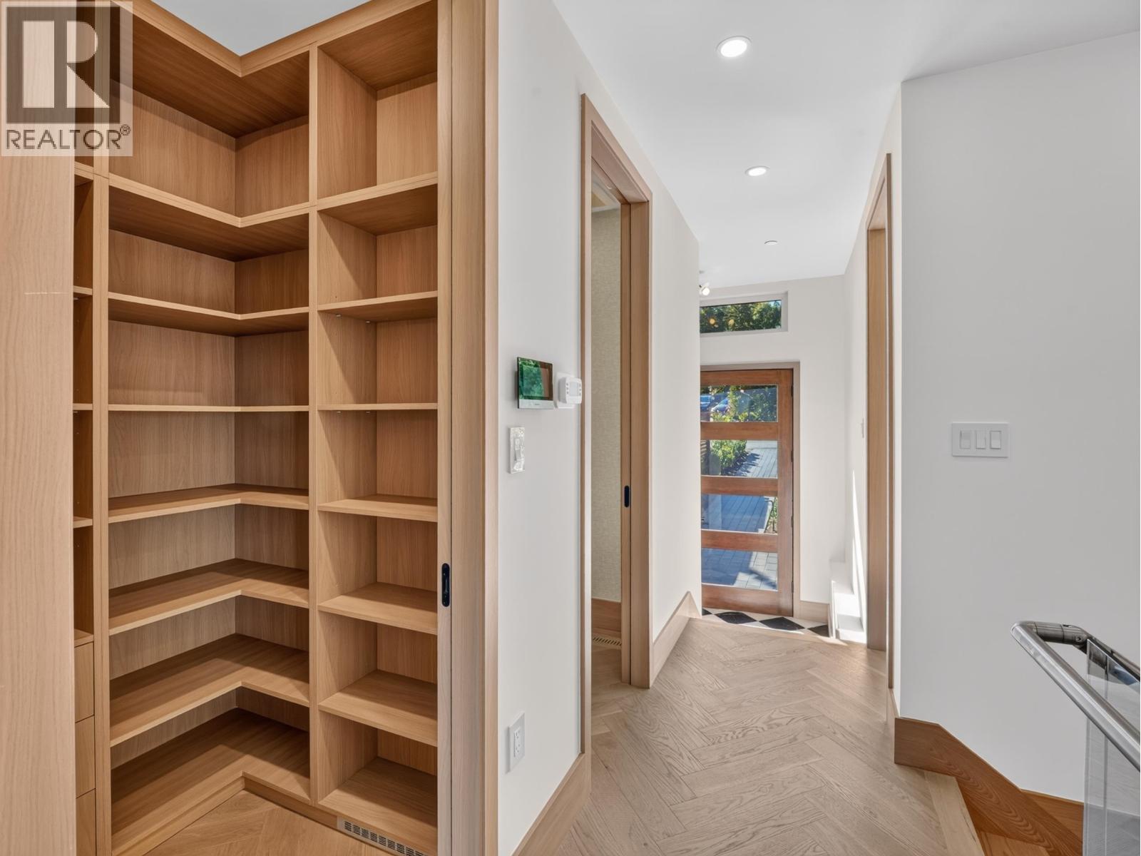 6423 Argyle Avenue Property Photo 13