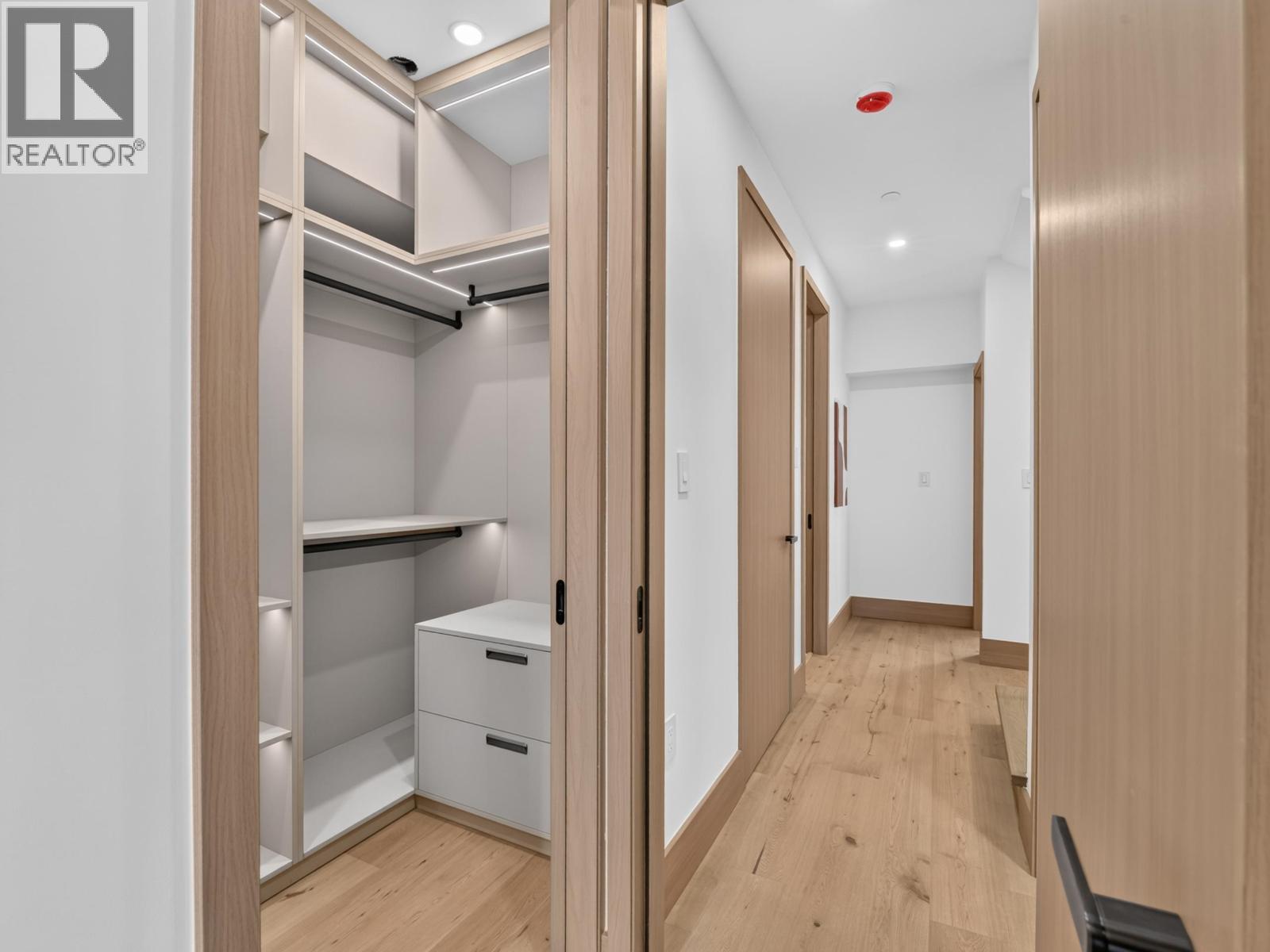 6423 Argyle Avenue Property Photo 16